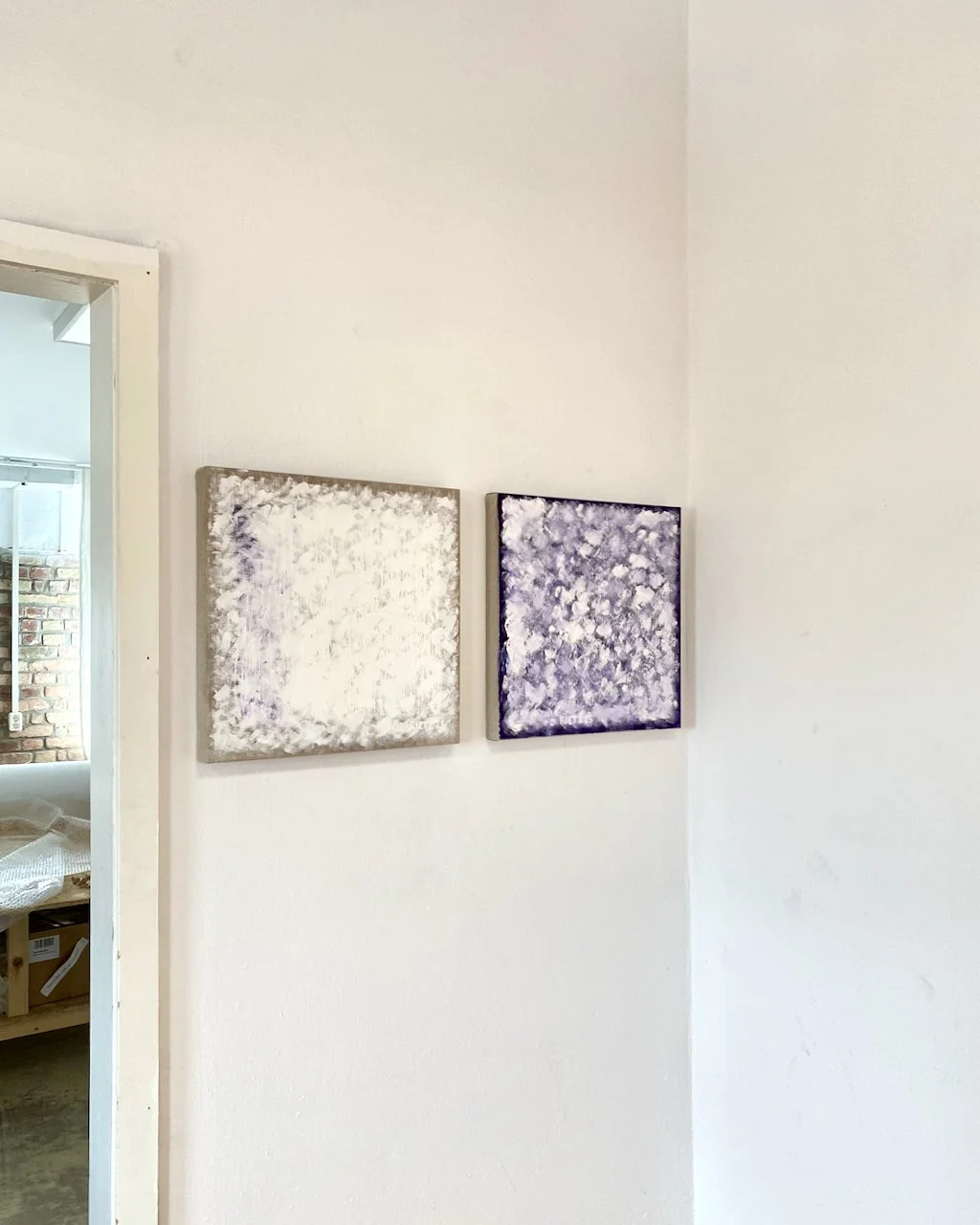 240425 wall, 2025, 50 × 50 cm, oil and acrylic on raw linen