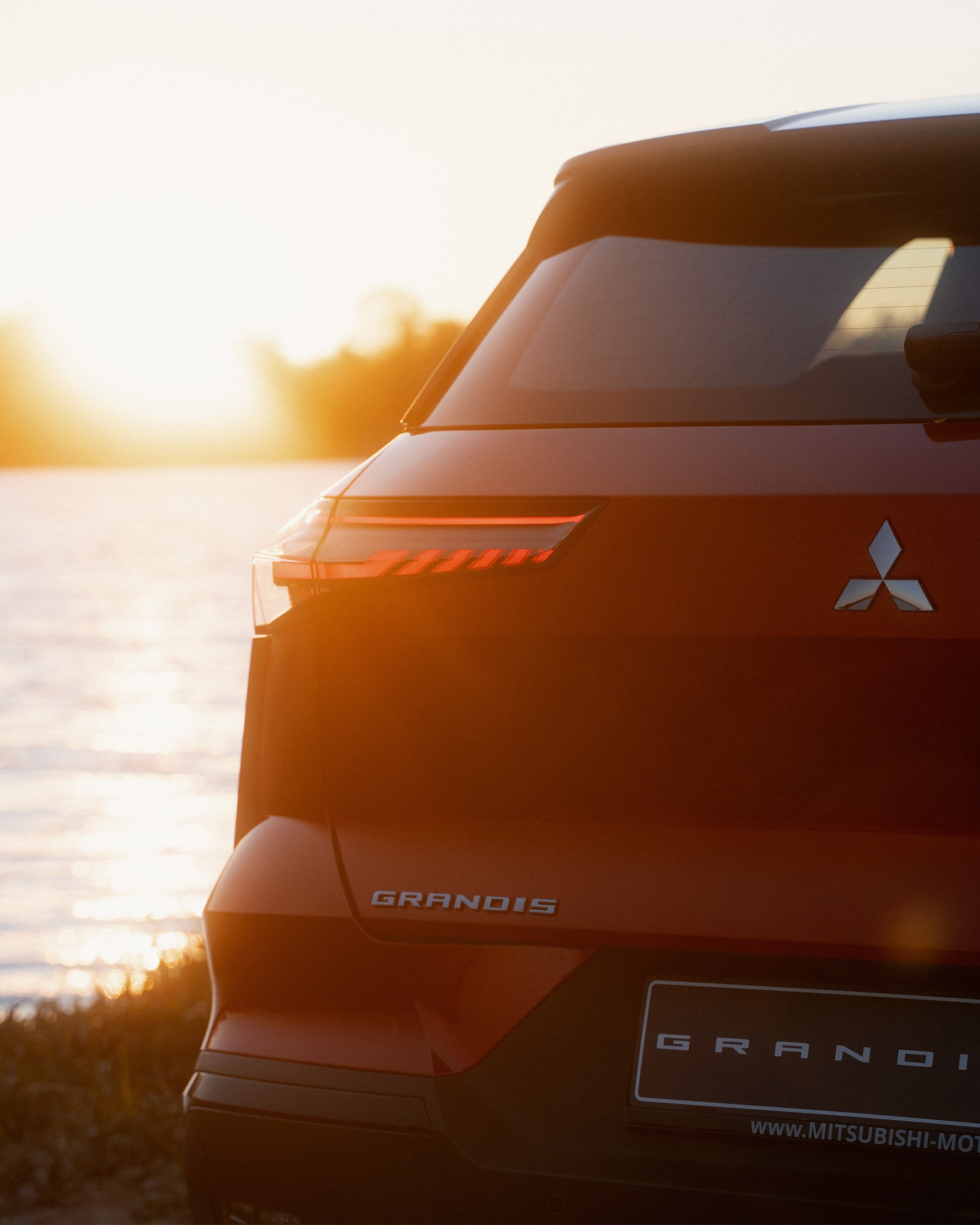 Carousel-mitsubishi_01.jpg
