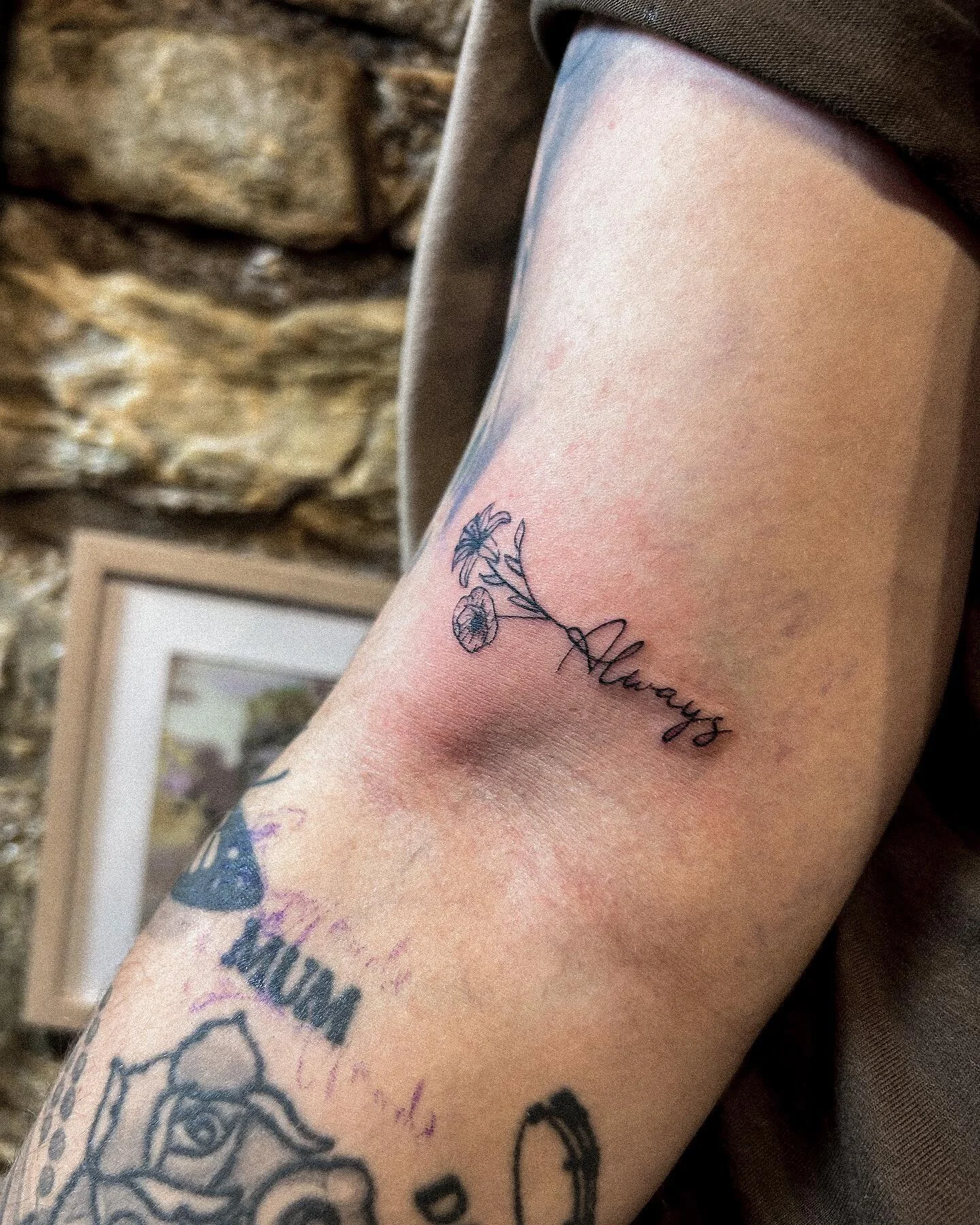 I am OBSESSED with the look of fineline script. 😍

Done at @loversdentattoo 

______________

🌙✖️🌙⁣
⁣#tattoo #tattoos #ink #inked #art #tattooartist #tattooed #tattooart #finelinetattoo #ballarattattoos #ballarat #artballarat #tattoosballarat #fin