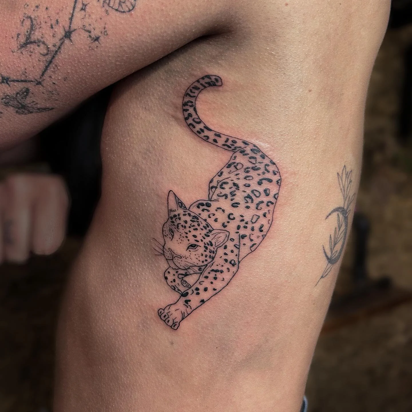 Hollie, the visionary artist herself, graced my studio bringing along this mesmerising design to be tattooed.🎨💫

I believe this design originates from a renowned Spanish illustrator. Their identity remains as elusive as the leopard himself, but the