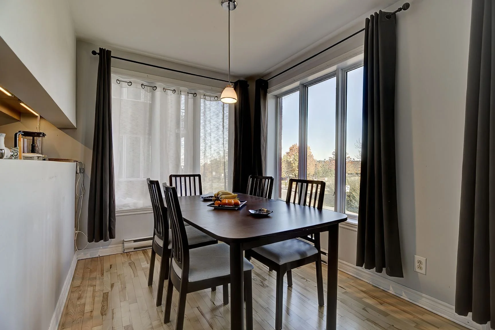 208-2970 rue du Trianon - Salle à manger