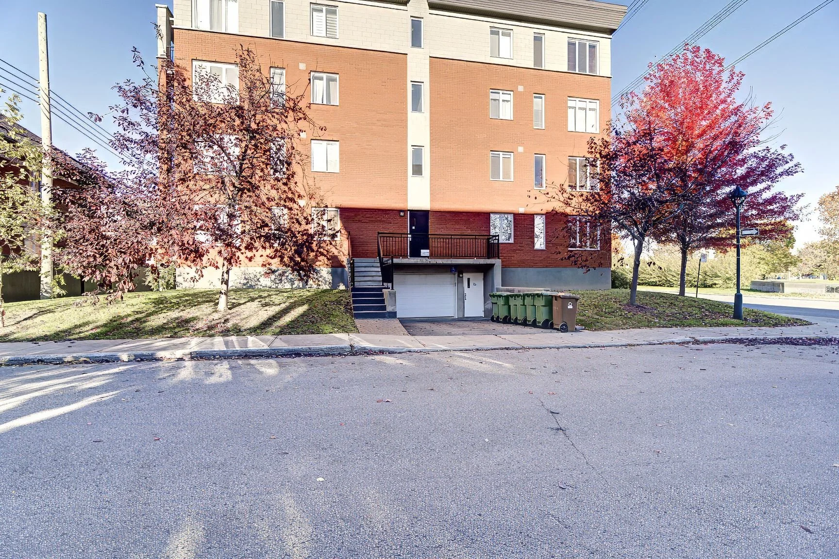 208-2970 rue du Trianon - Facade