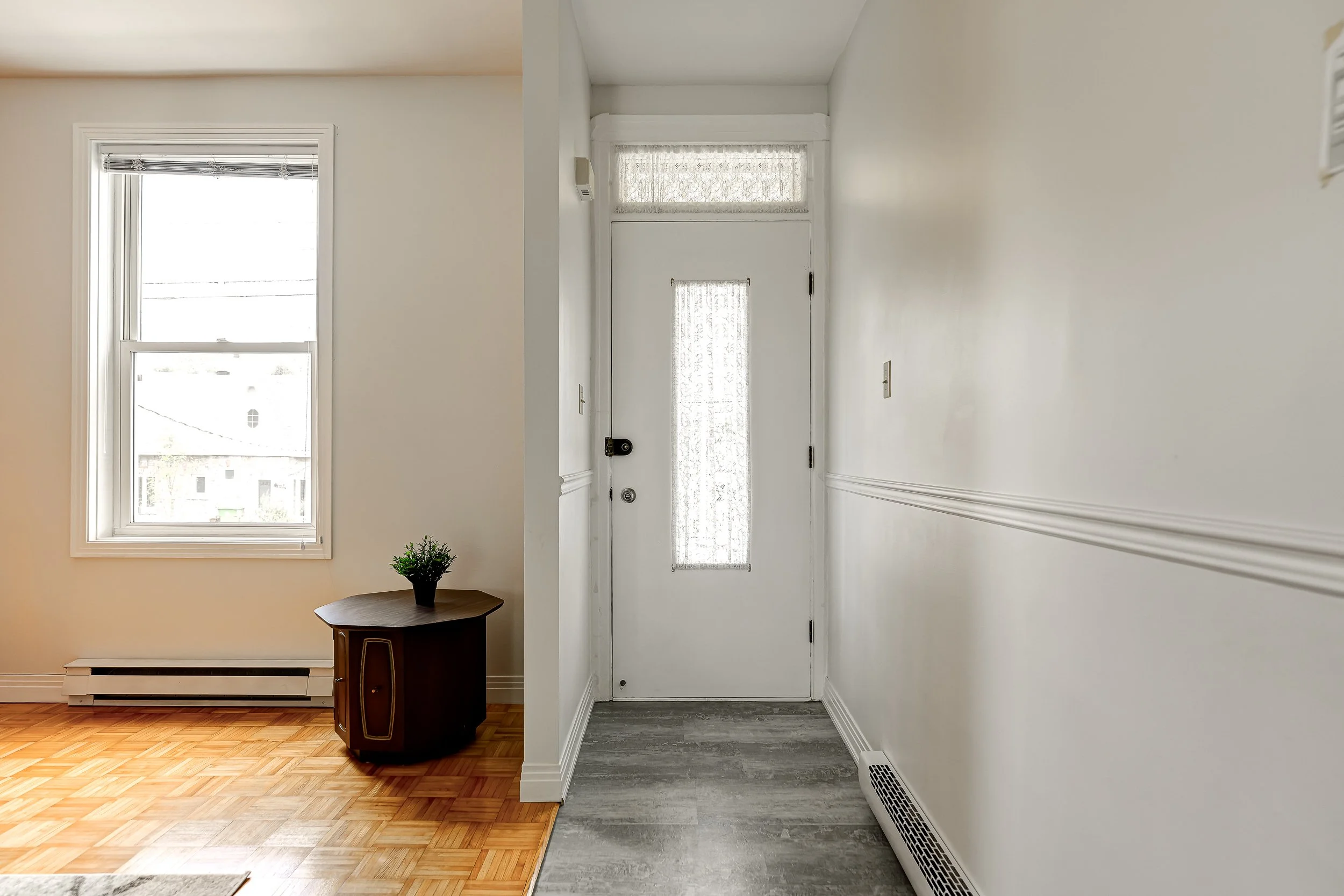 2184 Lebrun - Vestibule.jpg