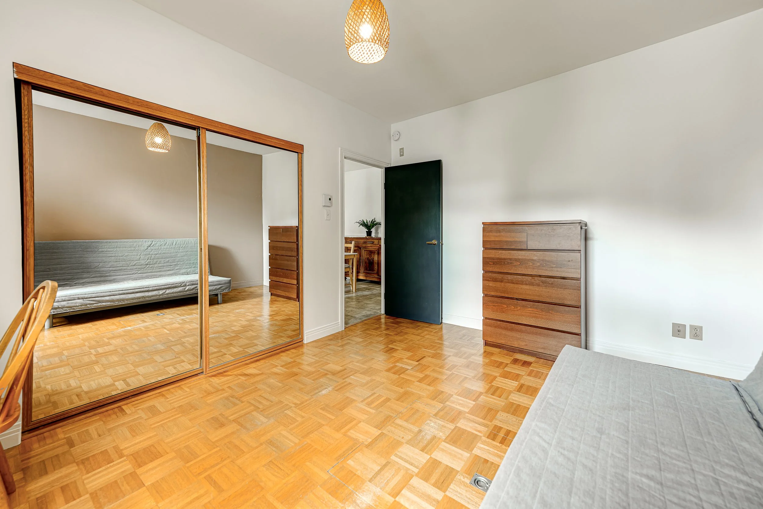2182 Lebrun - Chambre 6.jpg