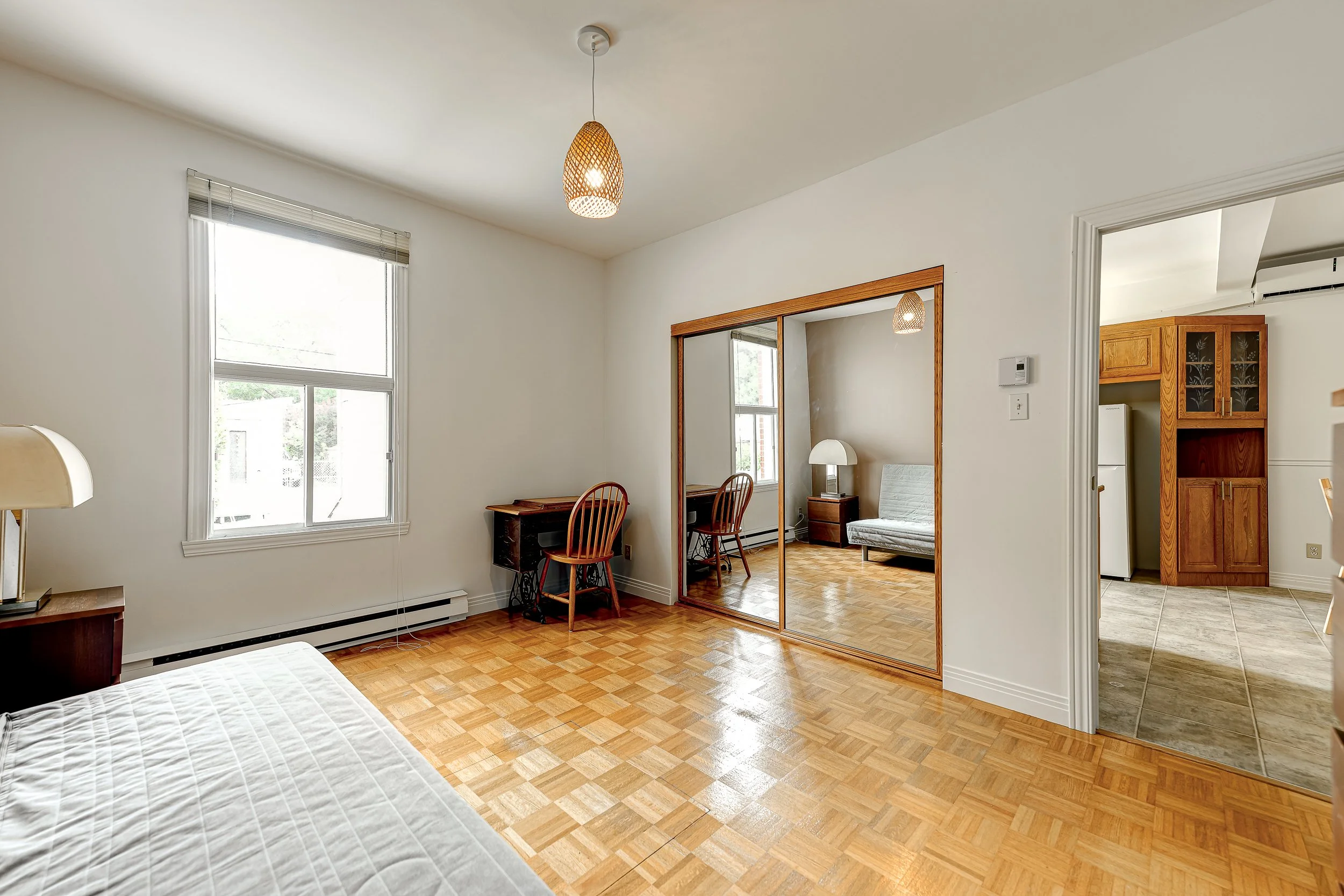 2182 Lebrun - Chambre 5.jpg