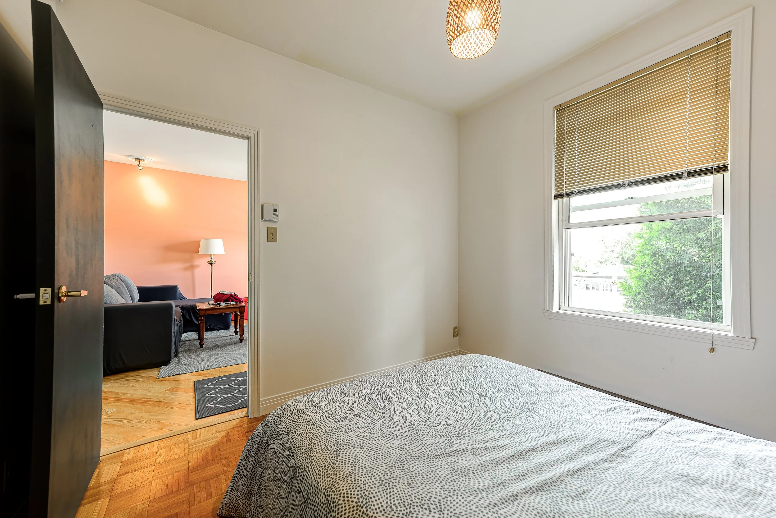2182 Lebrun - Chambre 2.jpg