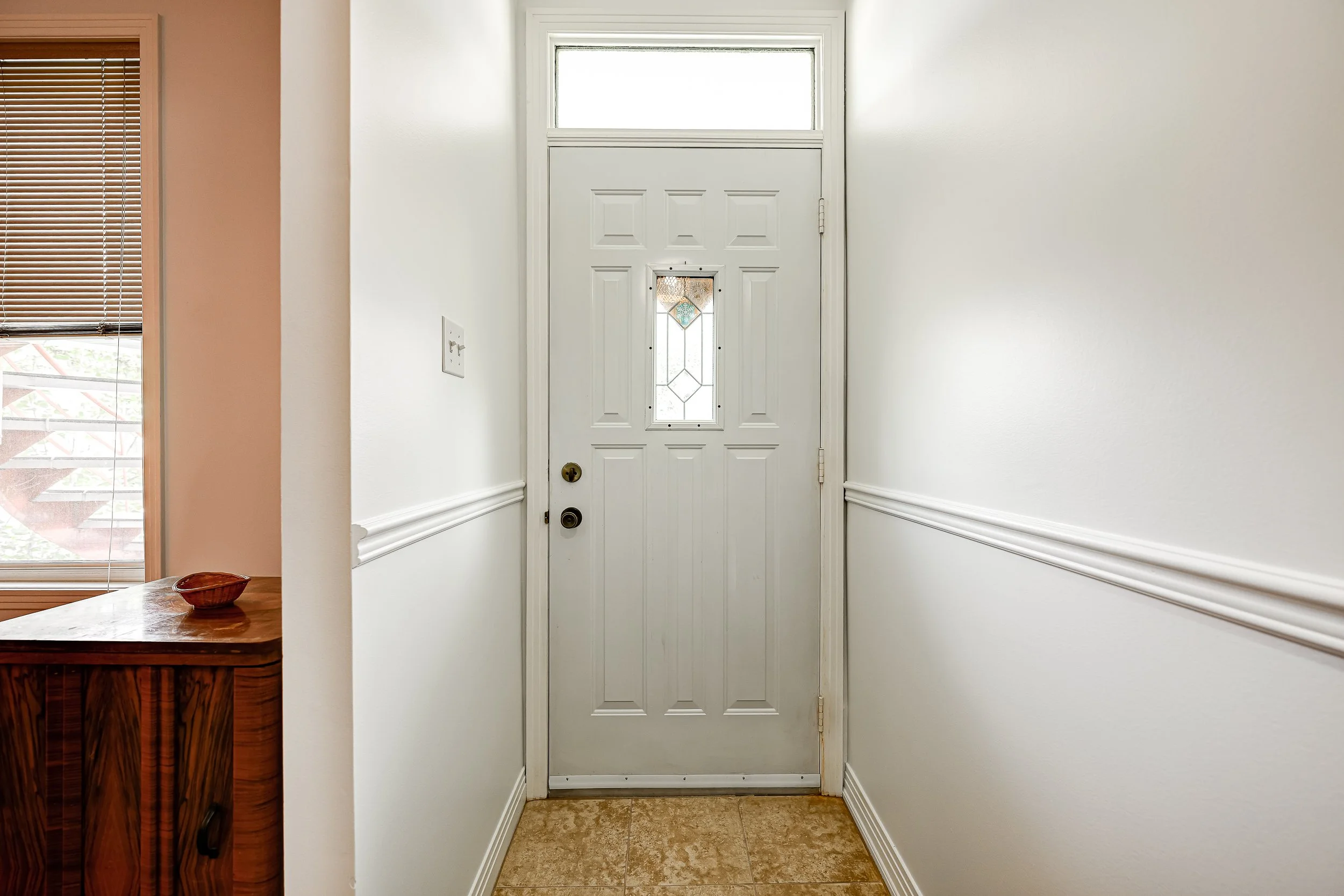 2182 Lebrun - Vestibule.jpg