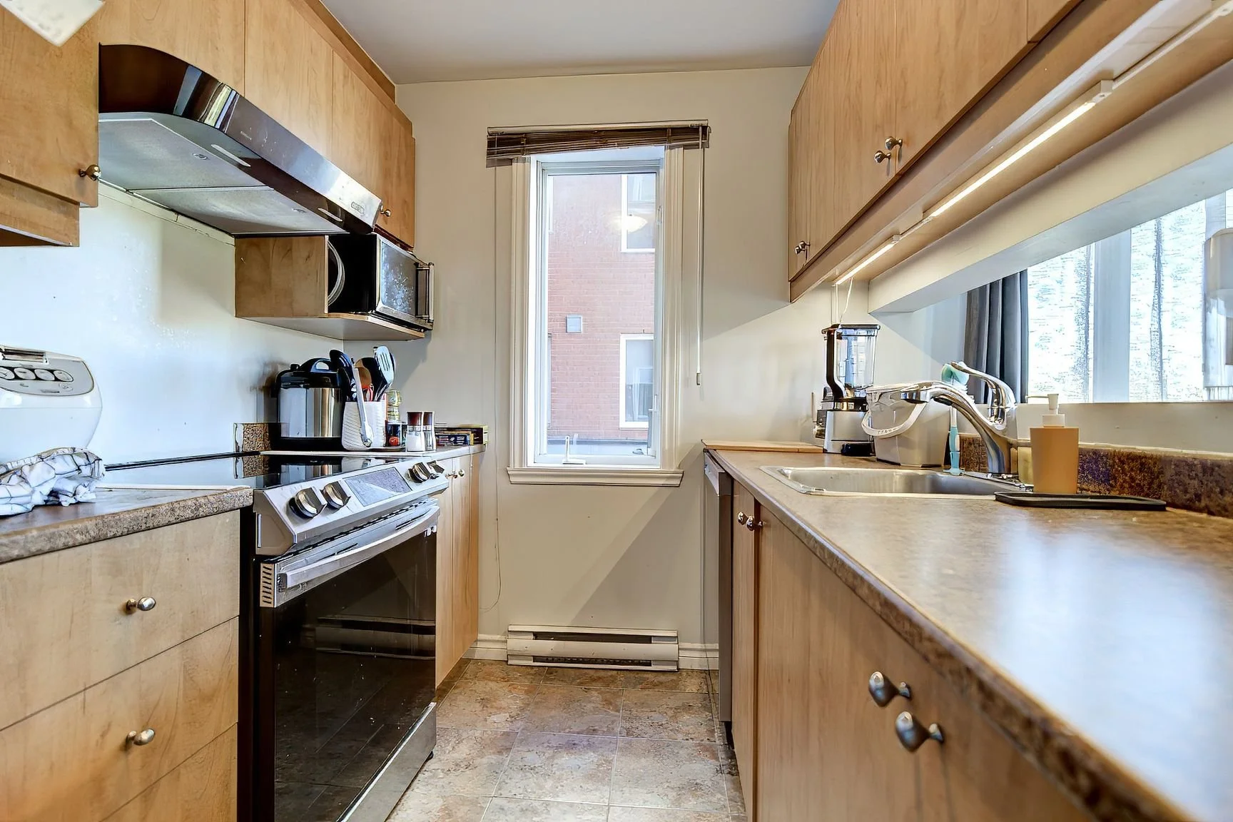 208-2970 rue du Trianon - Cuisine