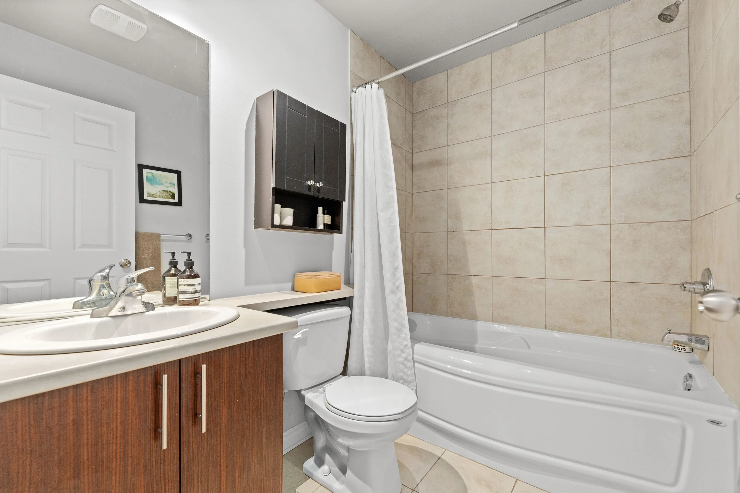 Salle de bain  9920 Lajeunesse app.3.jpg