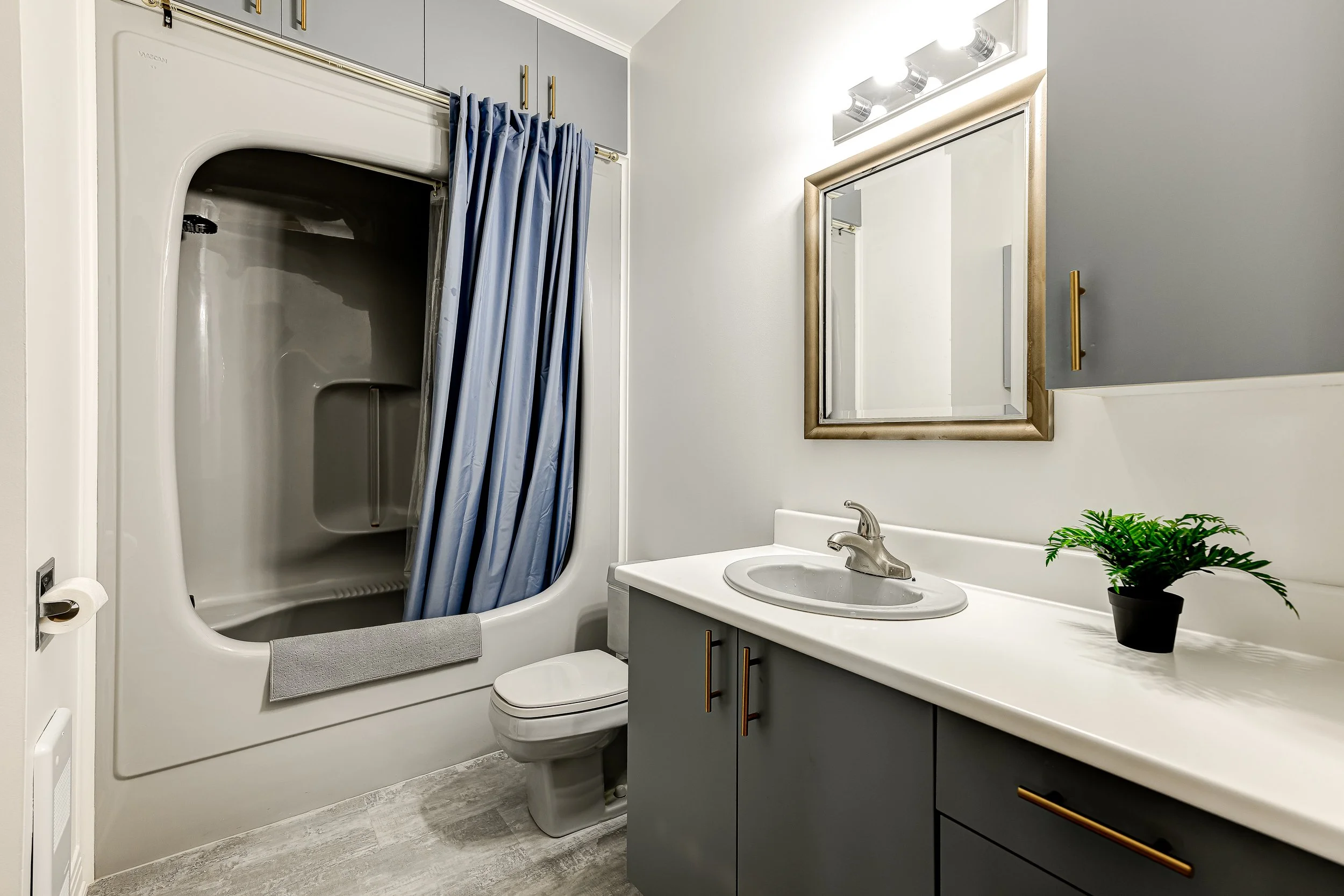 2182 Lebrun - Salle de bain.jpg