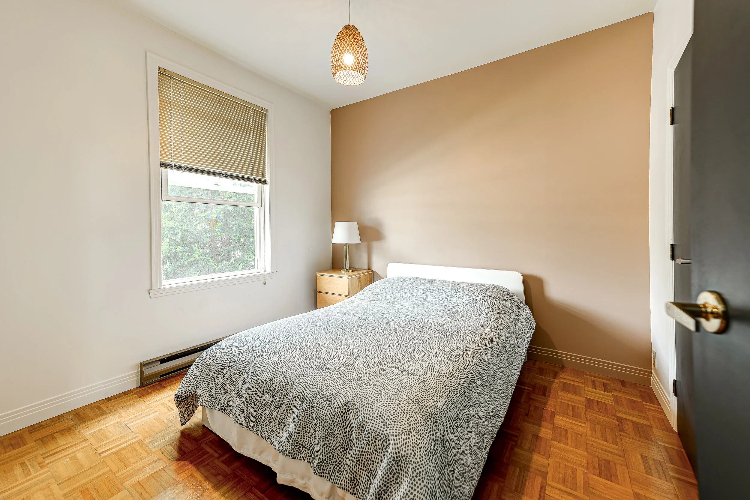 2182 Lebrun - Chambre.jpg