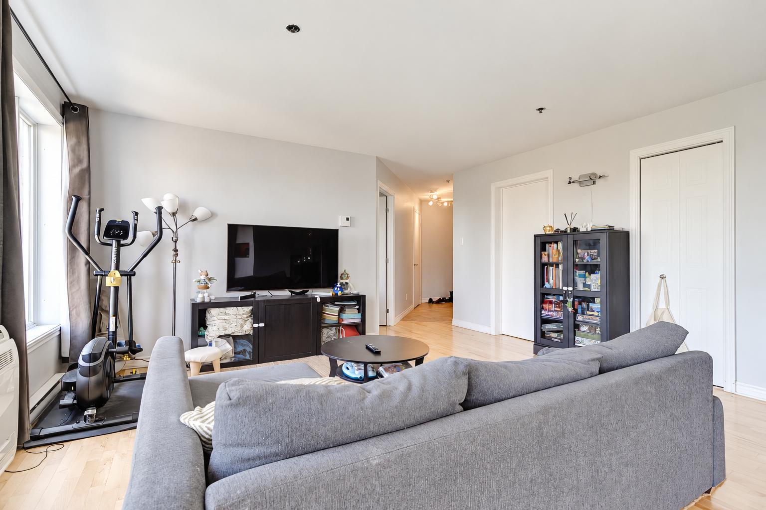 208-2970 rue du Trianon - Salon