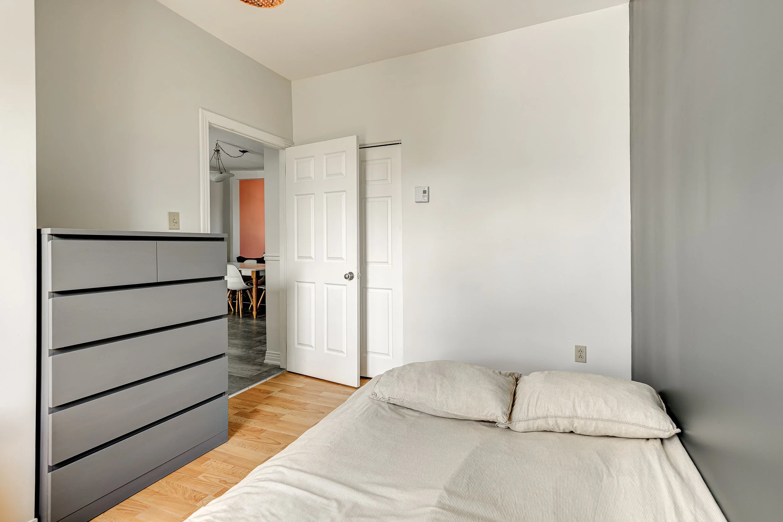 2184 Lebrun - Chambre5.jpg