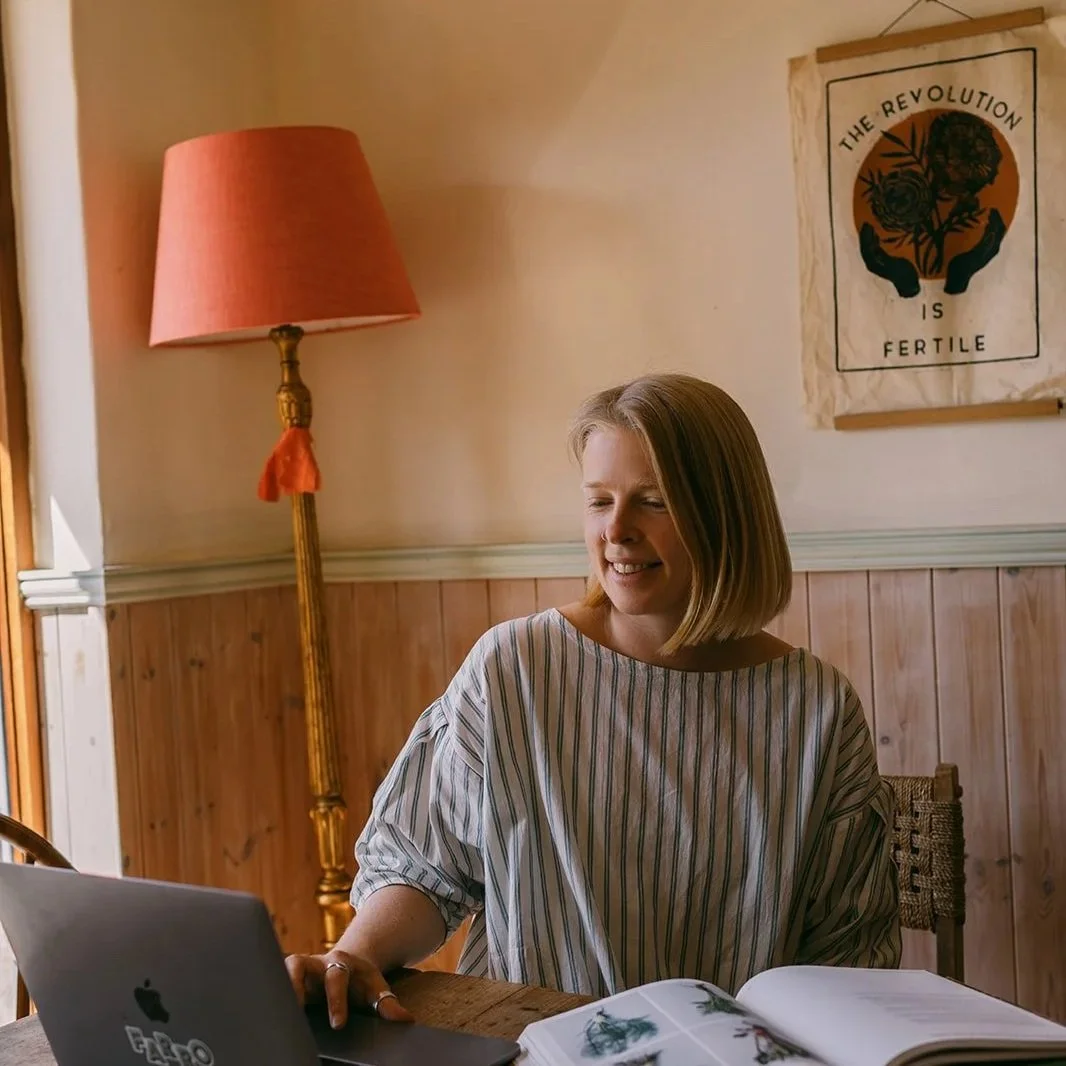 Christabel Courtauld, registered nutritional therapist & health coach, specialising in female hormonal health. DUTCH test interpretation. Sat at laptop, interpreting female hormone test results.