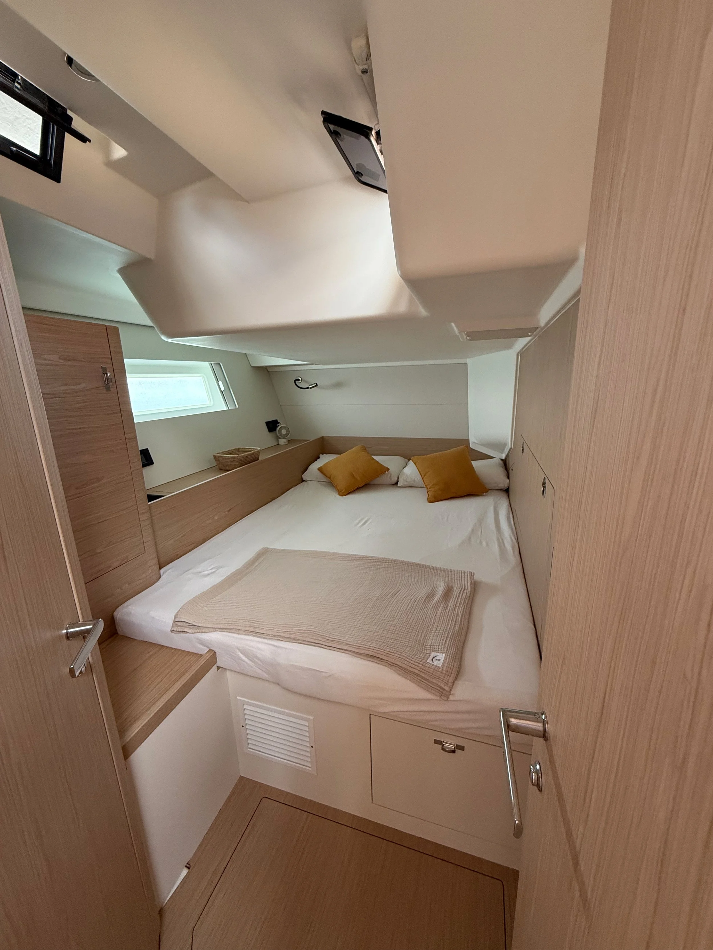 STARBOARD DOUBLE WITH ENSUITE HEAD