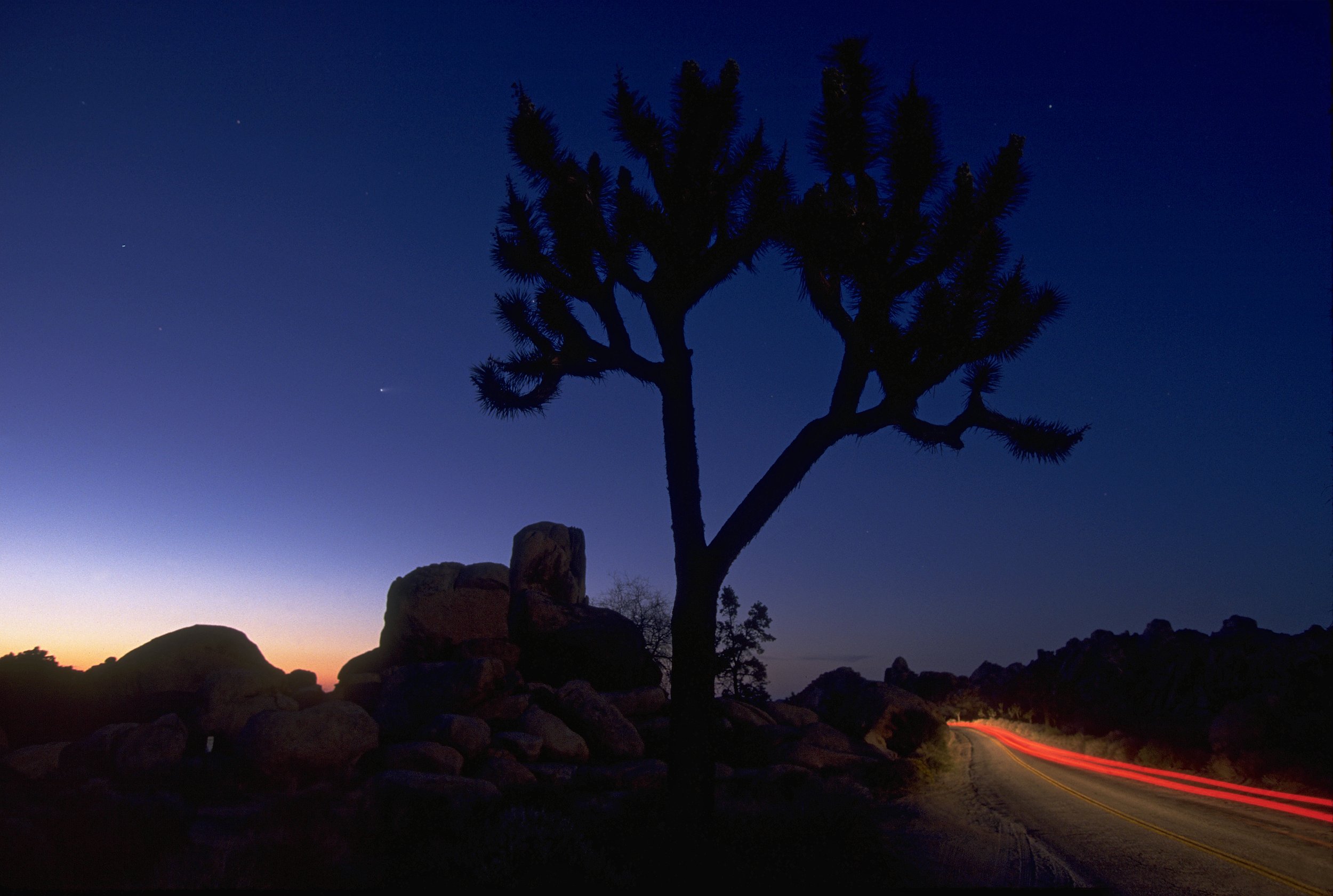 hale-bopp-comet-in-california-sky_23065638269_o.jpg