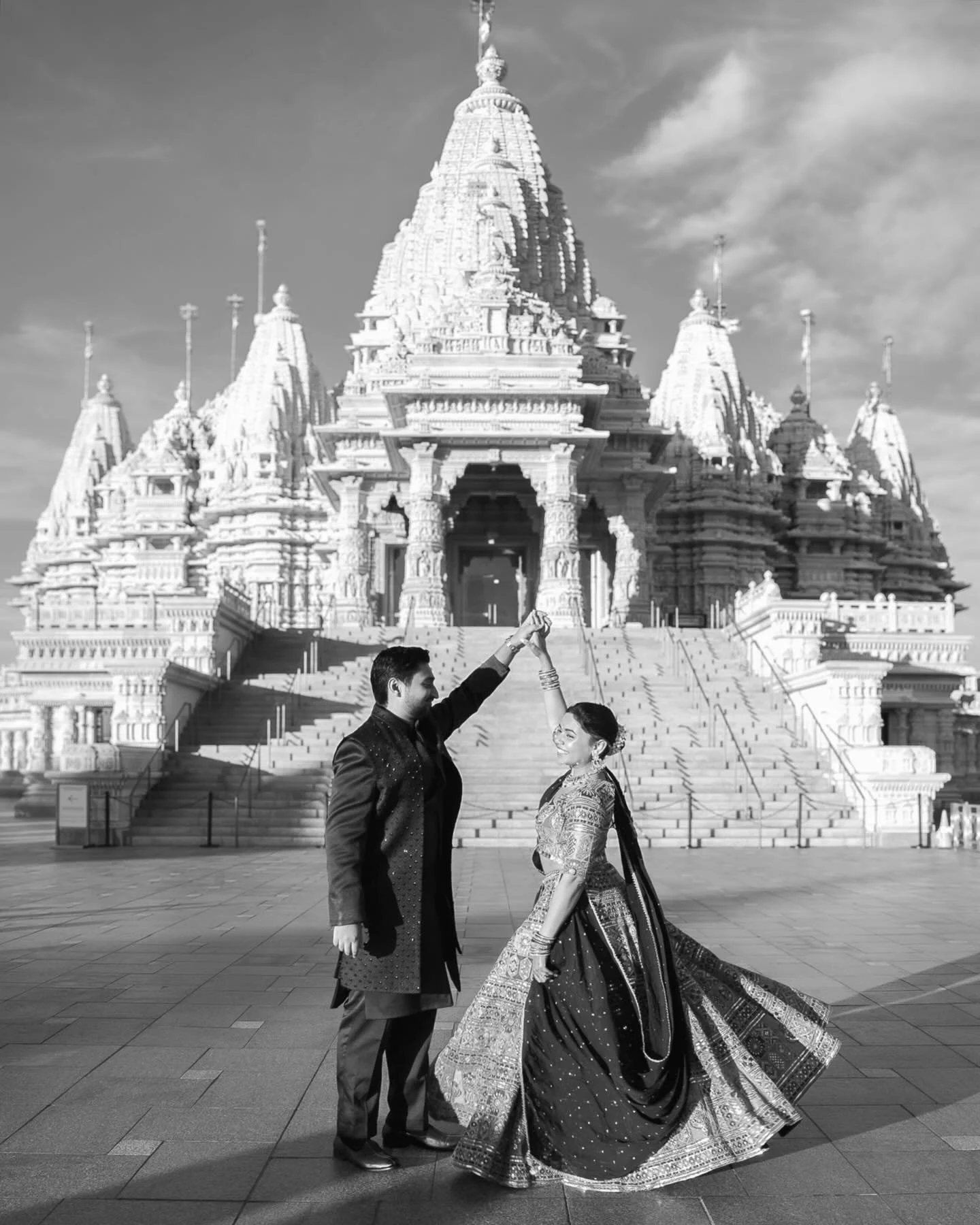 scenes from hely &amp; dhruv&rsquo;s ethereal vagdhan vidhi on a crisp autumn morning. 🍁

a &ldquo;vagdhan vidhi&rdquo; is a traditional hindu engagement prayer &amp; gift exchange ceremony 💍 celebrated and captured at @bapsrobbinsville &mdash; suc
