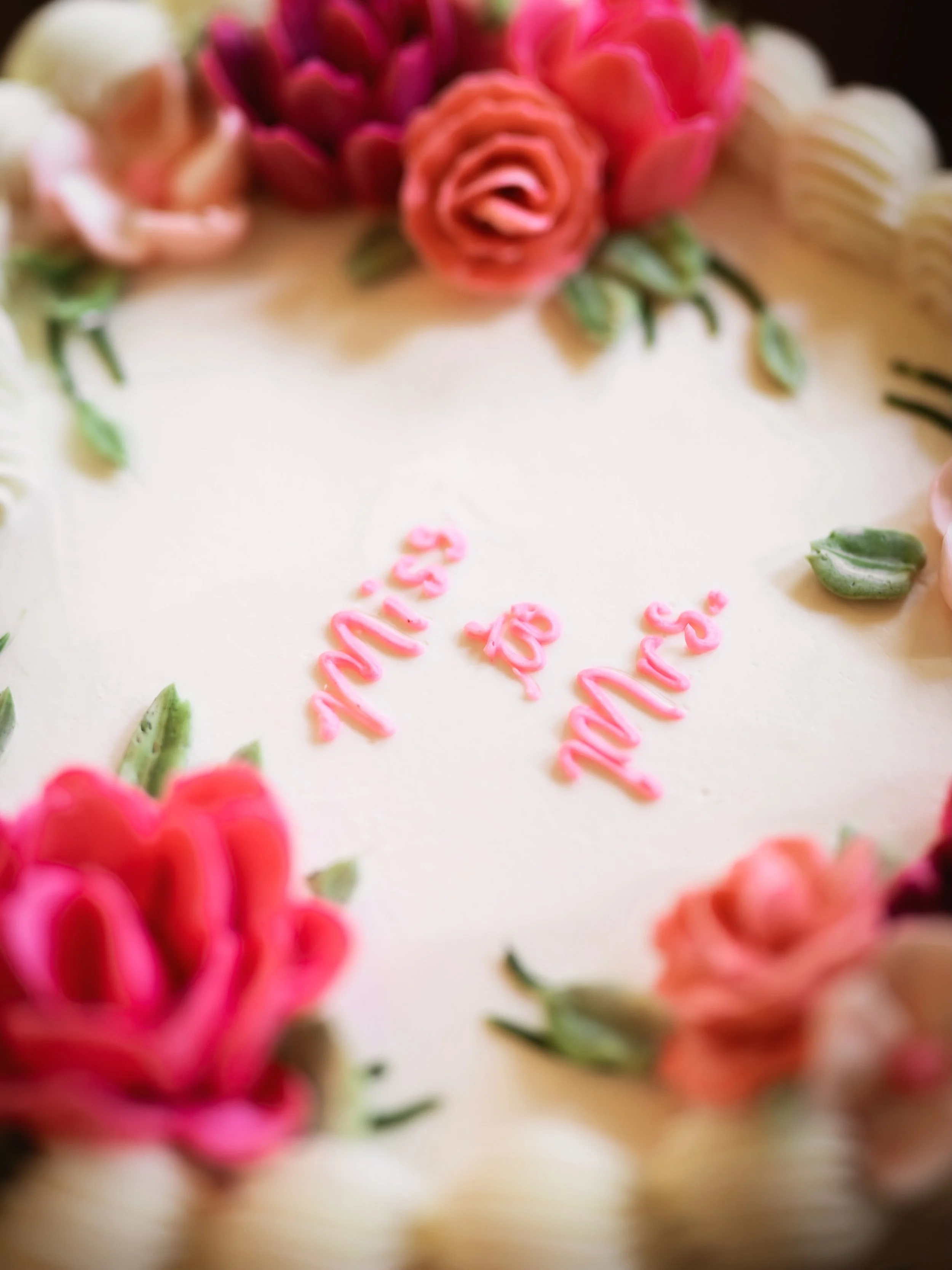 it&rsquo;s wedding week!!!! so here&rsquo;s a very special post for the most special girl 🤍

so much fun celebrating and surprising one of my dearest friends for an intimate bridal shower dinnner last month. andreea pours her heart into knowing &amp