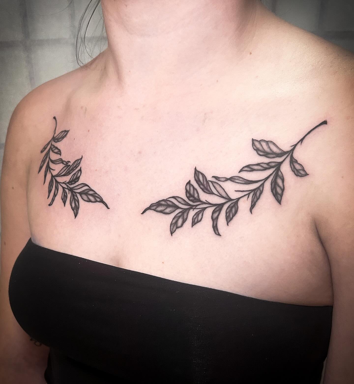 ✨What are “fine line” tattoos?✨
A tattoo executed with a smaller needle grouping. A needle grouping reflects the line weight/thickness of lines in a design. Most any competent artist worth their weight possess the equipment and ability t