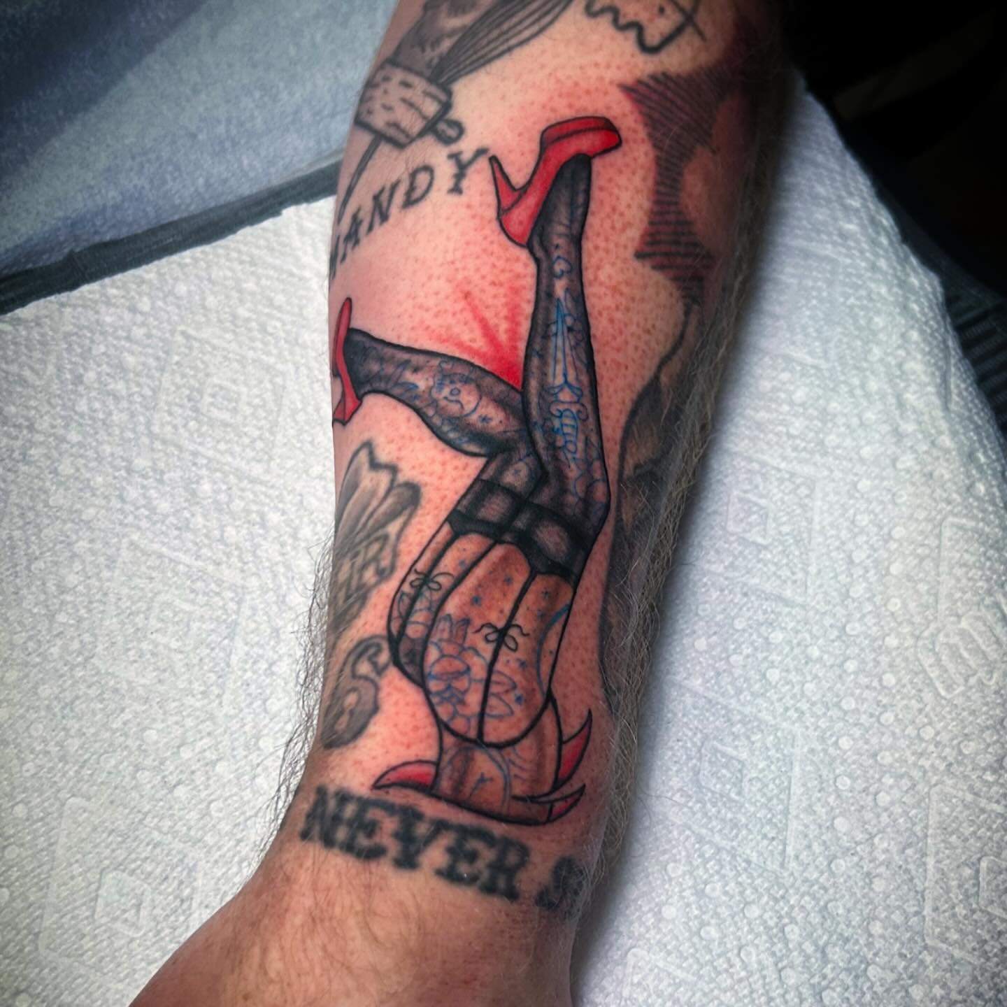 ✨Drawn to Fit✨ walk-in gap filler on my buddy @davebramson - Just walk in and throw some ideas at me and we will see what lands. I love a tricky open spot. Let’s get ‘em filled up.
#denvertattoo #denvertattooartist #bouldertattoo #bould
