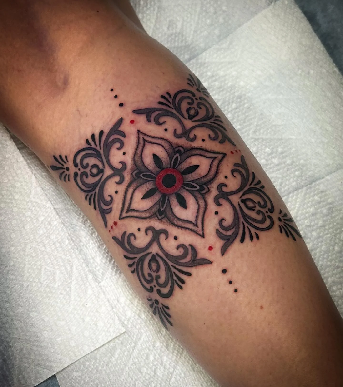 Spanish tile inspired adornment for the lovely @drea.anne.ink 🖤 Thank you for the trust. It&rsquo;s always nerve wracking to tattoo a peer. Drea opened up @sombra.art.studio recently, show her some love 💕 I&rsquo;m not traveling for the holidays so