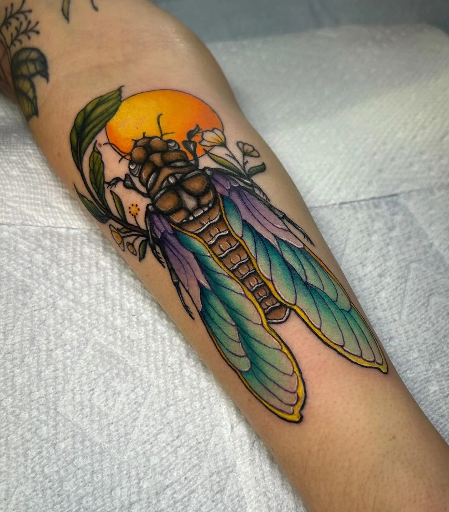 Cicada for my lovely friend 🌷 This was so much fun! And it was such a delight just gigglin&rsquo; and catching up with Julia. Come laugh and create with me 💕

#denvertattoo #denvertattooartist #bouldertattooartist #longmonttattoo #coloradotattooart