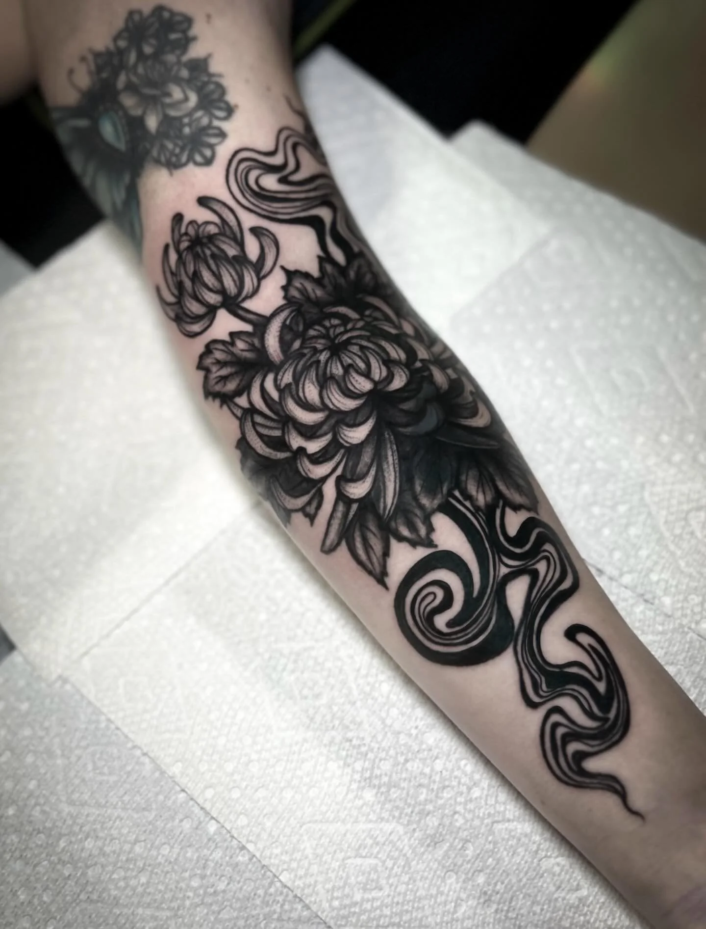 Floral cover up 🖤😶&zwj;🌫️ Super fun &amp; abstract ask and I&rsquo;m here for it. I love a puzzle so reach out if you&rsquo;re curious about the possibilities of a cover up and we can chat. Consults are free &amp; no pressure! Looking forward to h