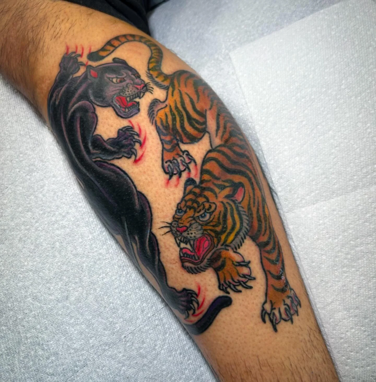 &lsquo;Lil yin yang big cat request for CJ - black healed, fresh color. Let&rsquo;s hear your wild ideas, big or small, I&rsquo;ve got plenty of time for ya!

#denvertattoo #denvertattooartist #bouldertattooartist #coloradotattooartist #panthertattoo