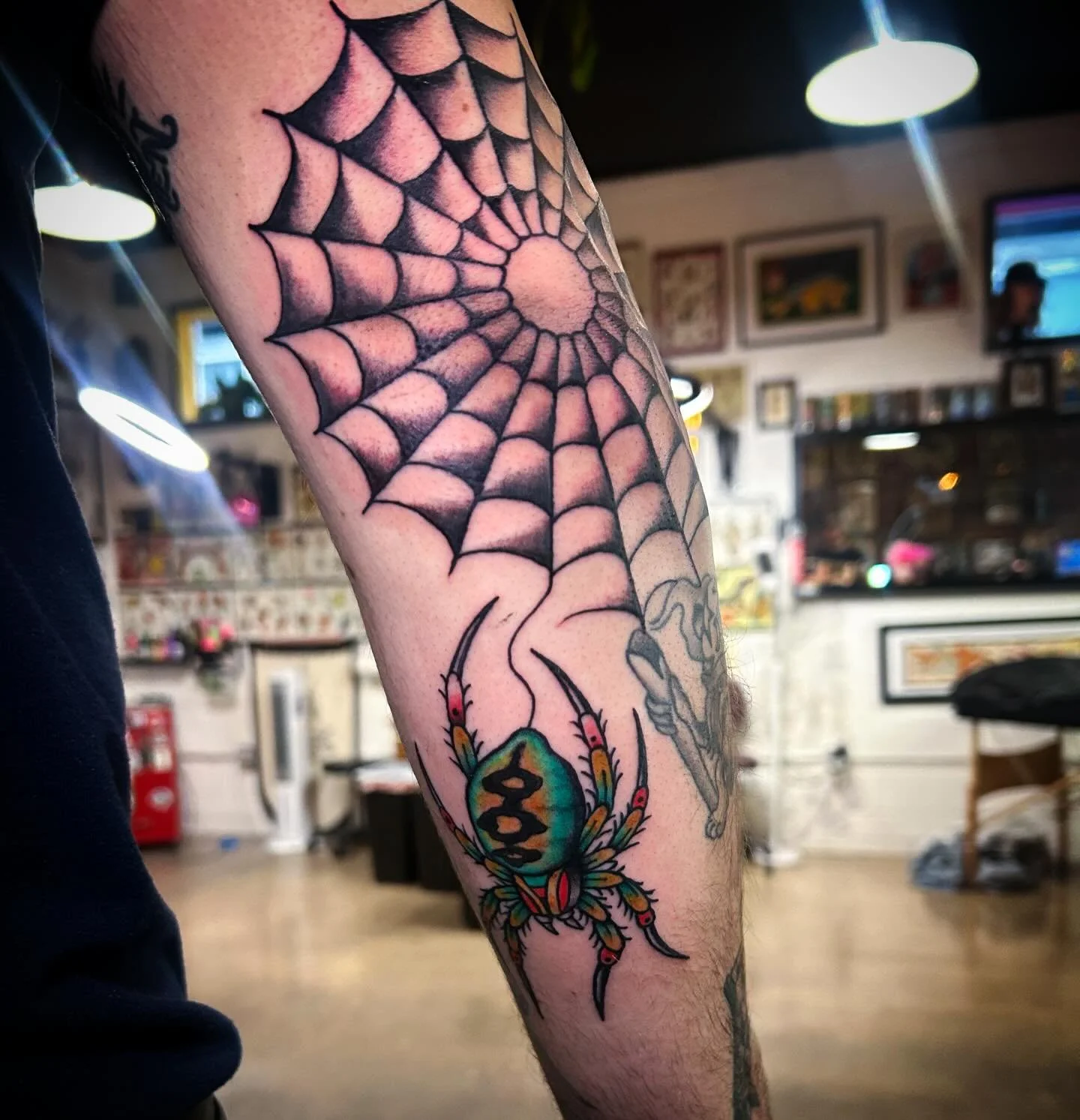 ⛓️Traditional⛓️ to ✨fine line ✨ and everything in between. Call me for your tattooing needs, I&rsquo;ll show ya a good time 🖤

#denvertattoo #denvertattooartist #bouldertattoo #coloradotattooartist #elbowweb