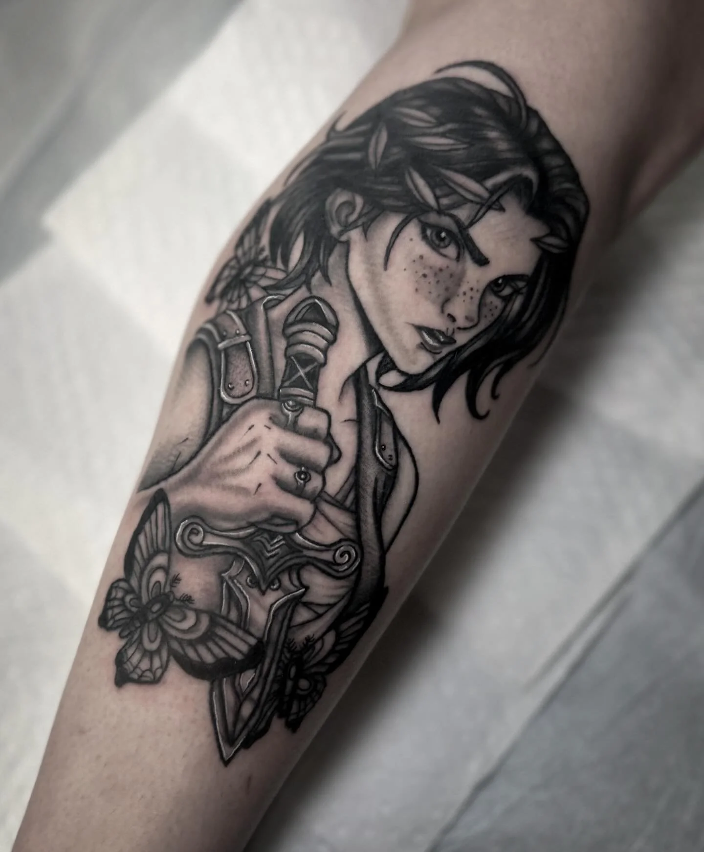 The feminine urge to balance power, protection and beauty in an ever changing world. Based on Vi from Arcane for a Gainesville favorite ❤️ Booking for May, please reach out for questions or to set something up. 

#denvertattoo #denvertattooartist #bo