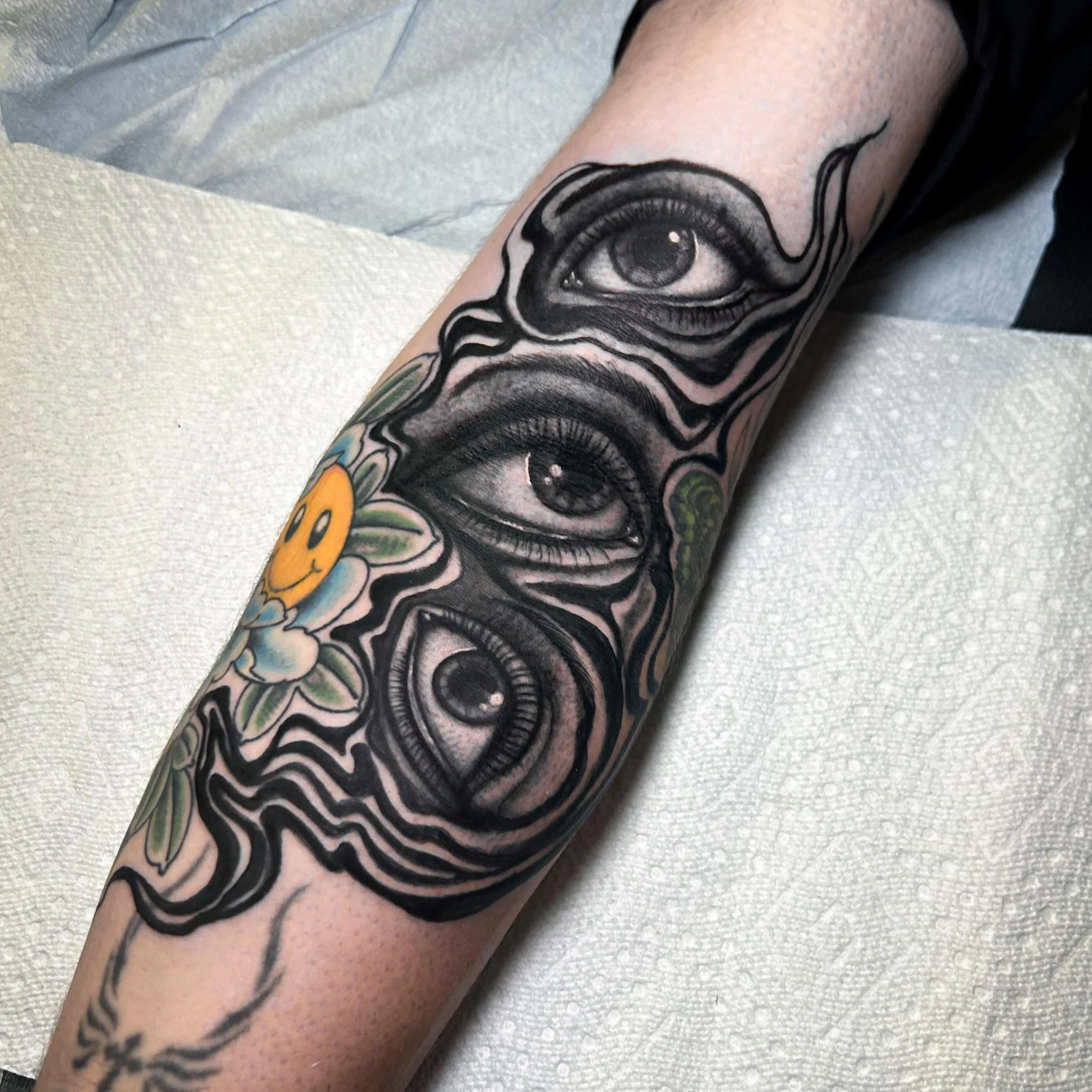 Ya&rsquo;ll ever have the weird feeling someone is watching you? It&rsquo;s known as scopaesthesia - the phenomenon where a person feels or senses when someone is looking at them. Trapped my lovely client with that feeling for life with this weird ga