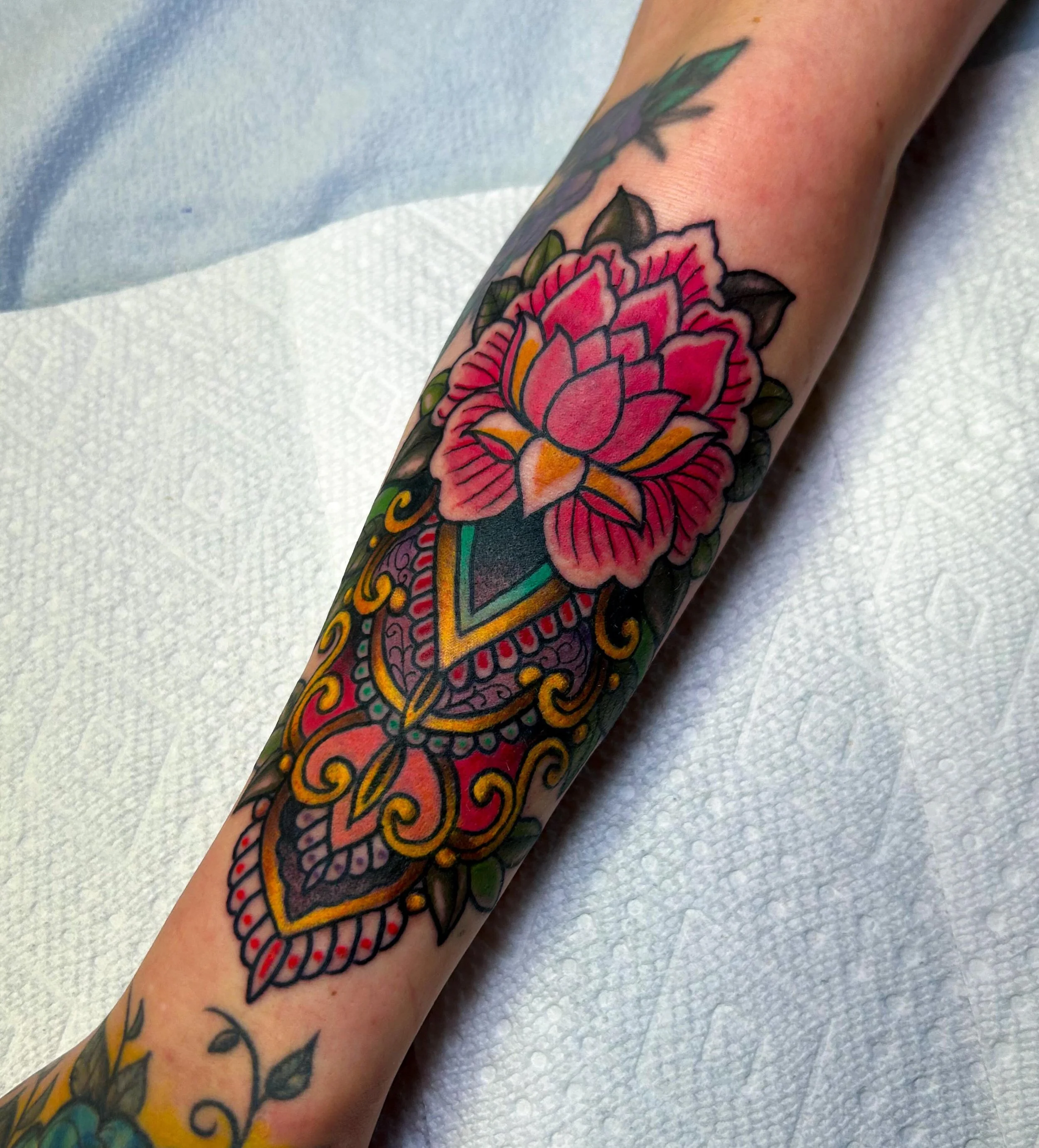 ✨Floral Color Ornamental ✨ for a new friend. It&rsquo;s hard to say if I have any preferences over color or black and grey; each are fun and striking in their own way.  I had a blast making this and really hope to do more like it in the future! I hav