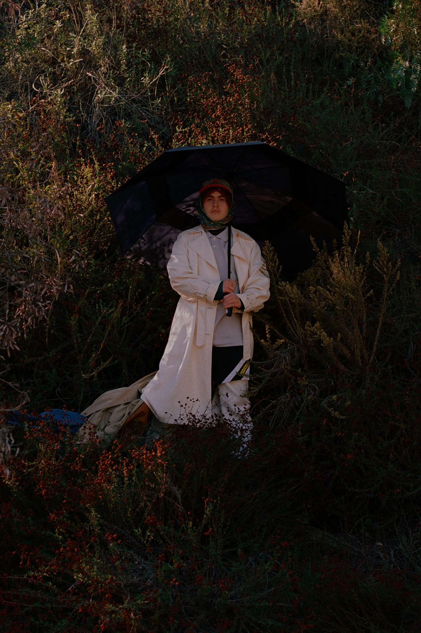 forest-noir-black-whitetrenchumbrella-shoot.png