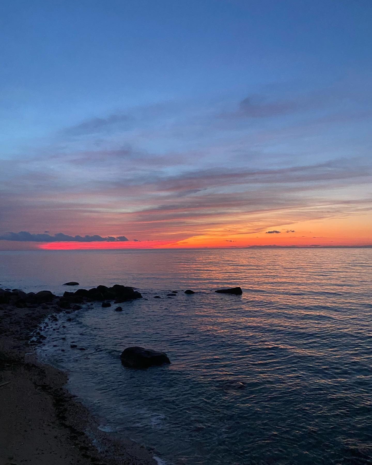 You could have 5 different sunsets in one night at @halyardgreenport @soundviewgreenport , each more magical than the next. 🙏

Weekend plans: 
🌅 Sunset dinner Friday - Sunday 5-8pm. Make a reservation in our bio. 

🍽️ lunch from 12-3pm on Saturday