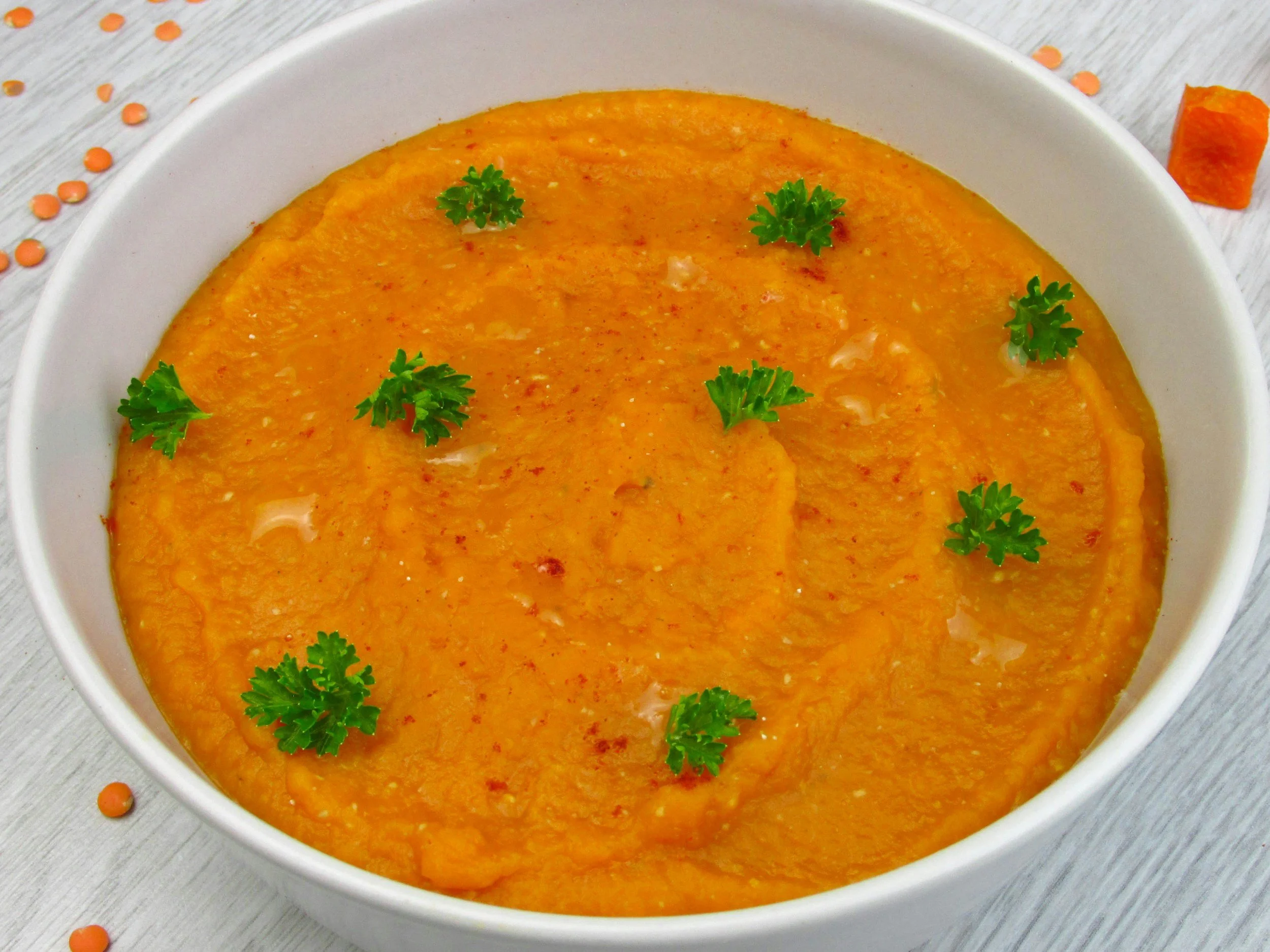 Rosa Keller's healthy red lentil soup with gut- and metabolism-supporting ingredients