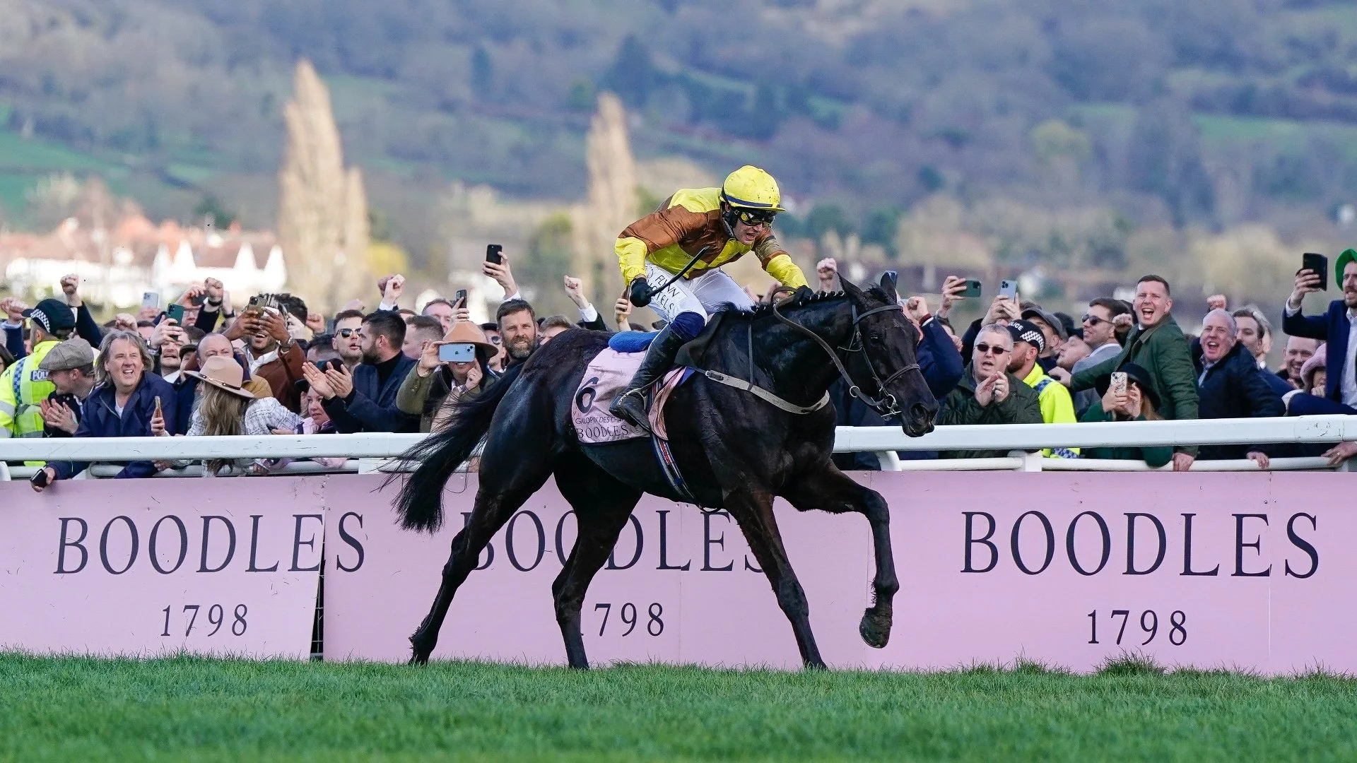Cheltenham Racecourse — Classic Racing