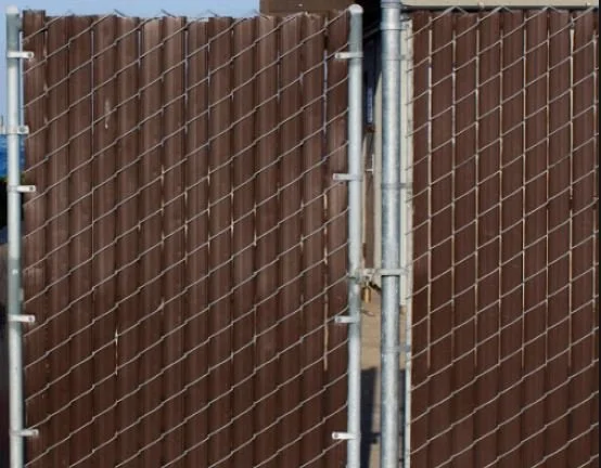 6' tall chain link with slats.JPG