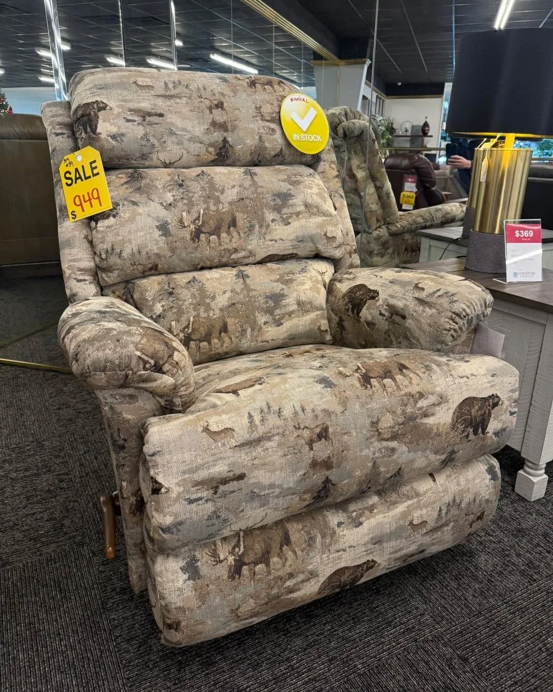 SPORTSMAN SPECIAL!!!
For the hunter or fisherman in your life, just in time for Christmas. This is a 
La Z Boy recliner. 
Was $1469.  NOW ONLY $949
Limited quantity.