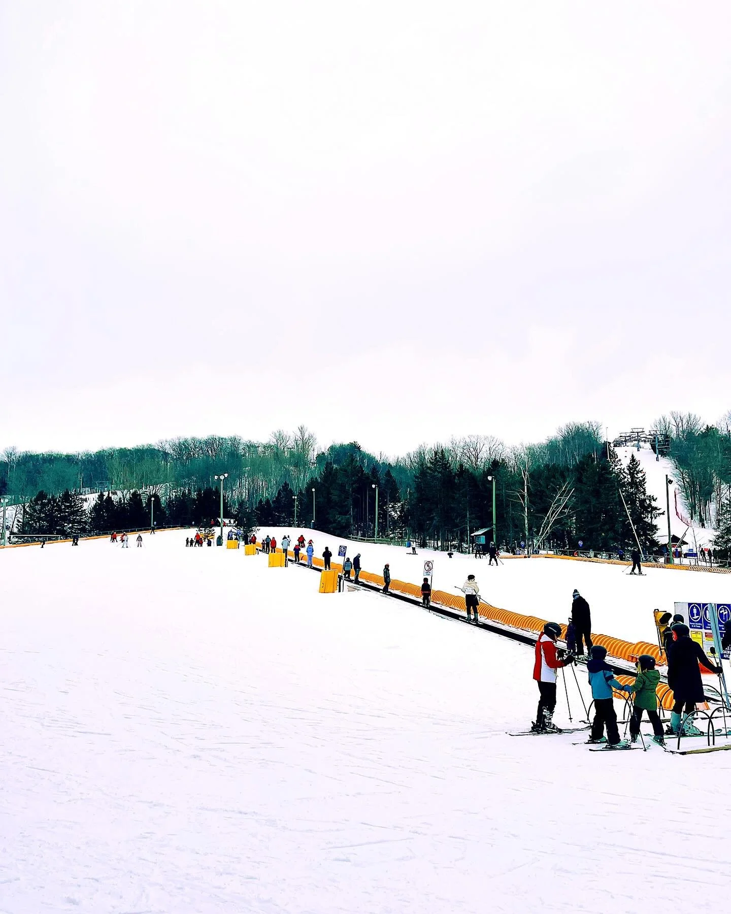 Kade&rsquo;s first skiing lesson! Parkdale Panthers first grade crew rolling deep at Snow Valley 😂❄️🎿🧣