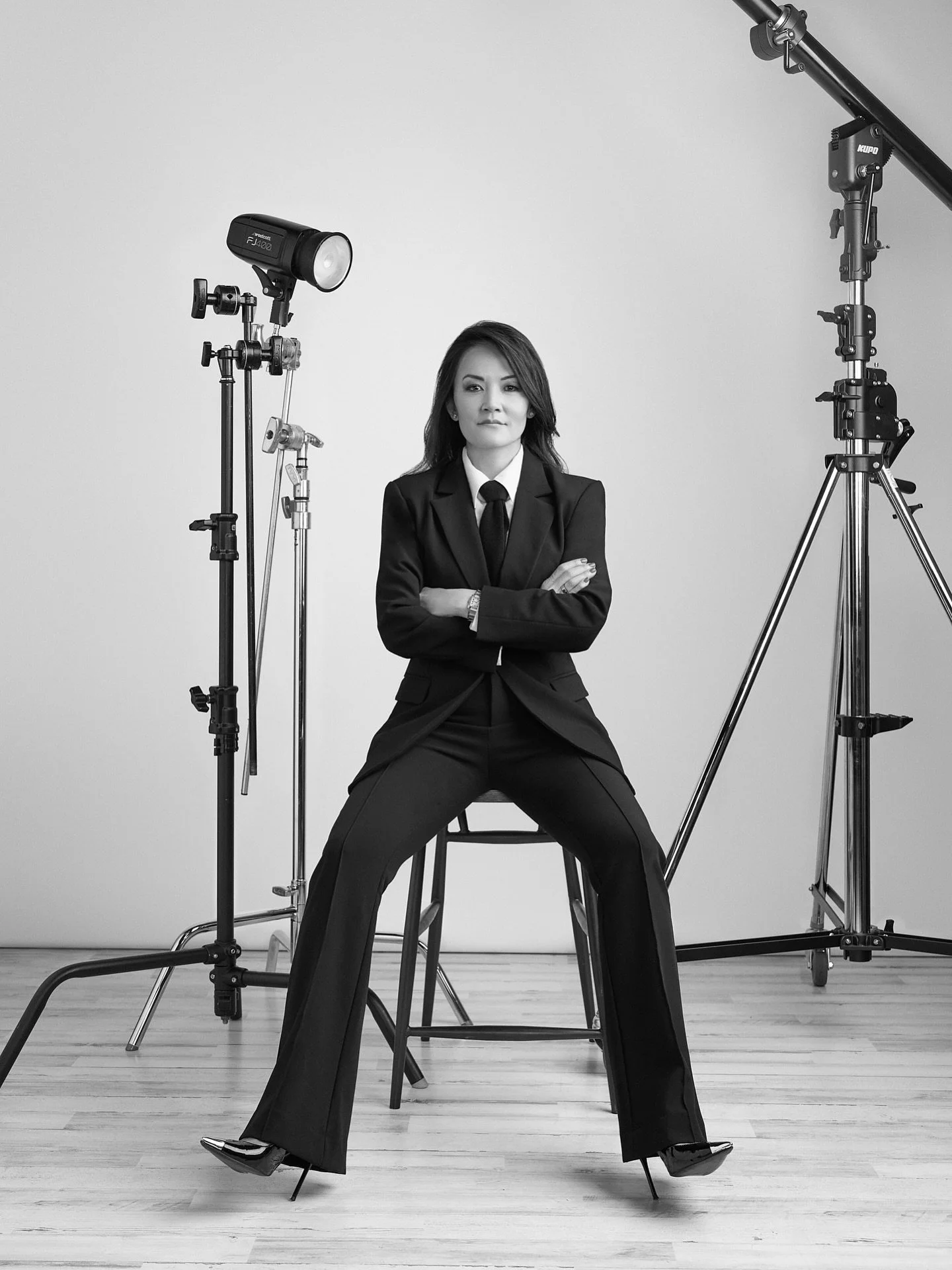Another portrait of Sandy in our studio. Her branding is black and white so we kept the portraits as well. 

#blackandwite #personalbranding #studioportrait