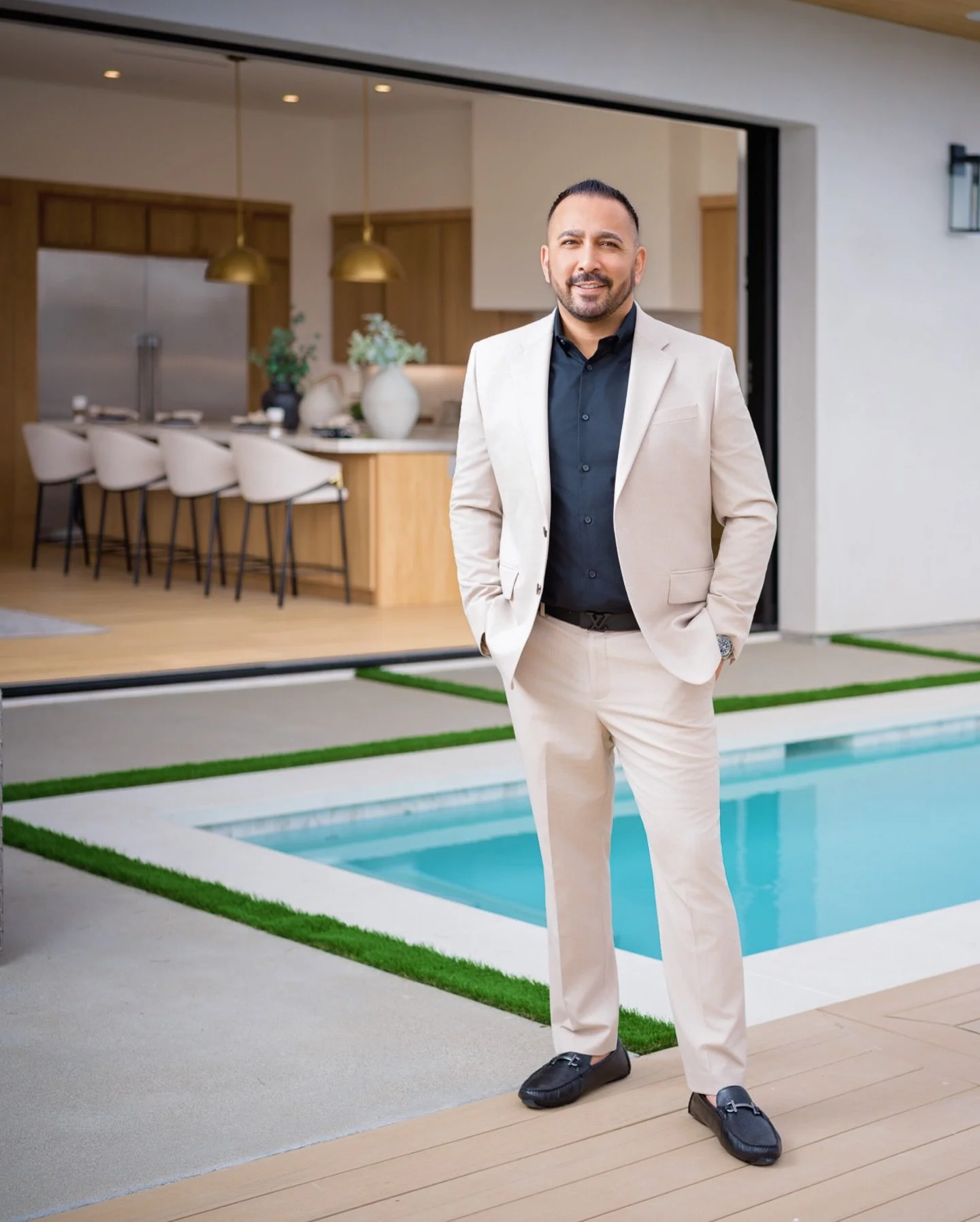 New editorial portraits of @sharhariri_realtor group we photographed in Newport Beach 

@jenniferirenerealty @ianfitzgeraldd @melissagonzalez.realestate @dionabritschgirealtor 

#editorial #editorialphotography #personalbranding #personalbrandingtips