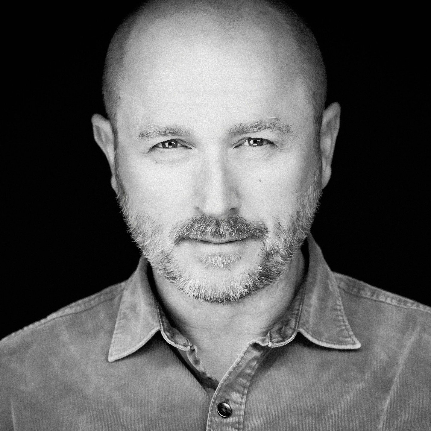 Black &amp; White Selfie in our studio

#blackandwhitephotography #blackandwhiteportraits #blackandwhitephoto #professionalheadshots