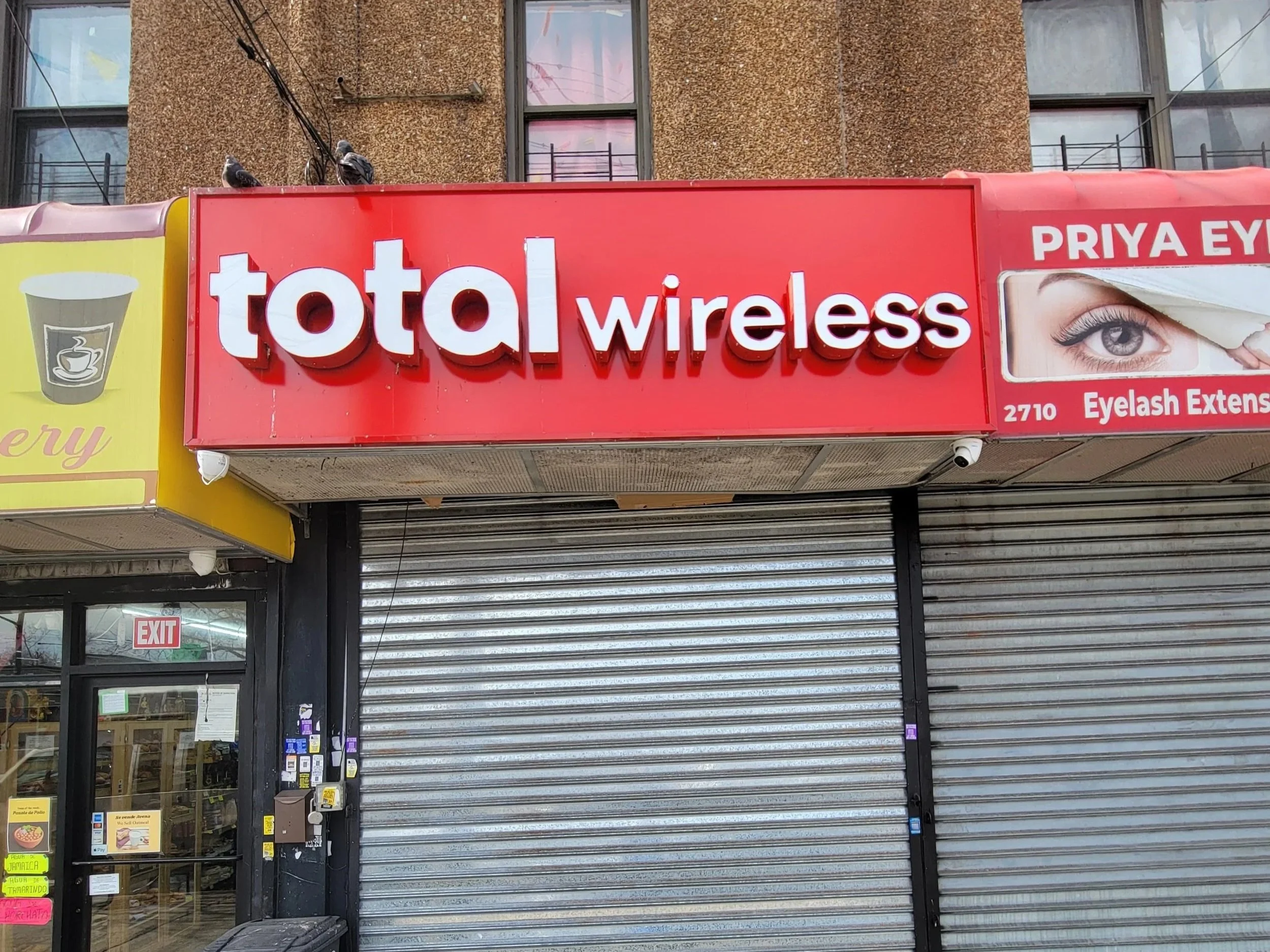 Image of Total Wireless store front in the Bronx, New York.