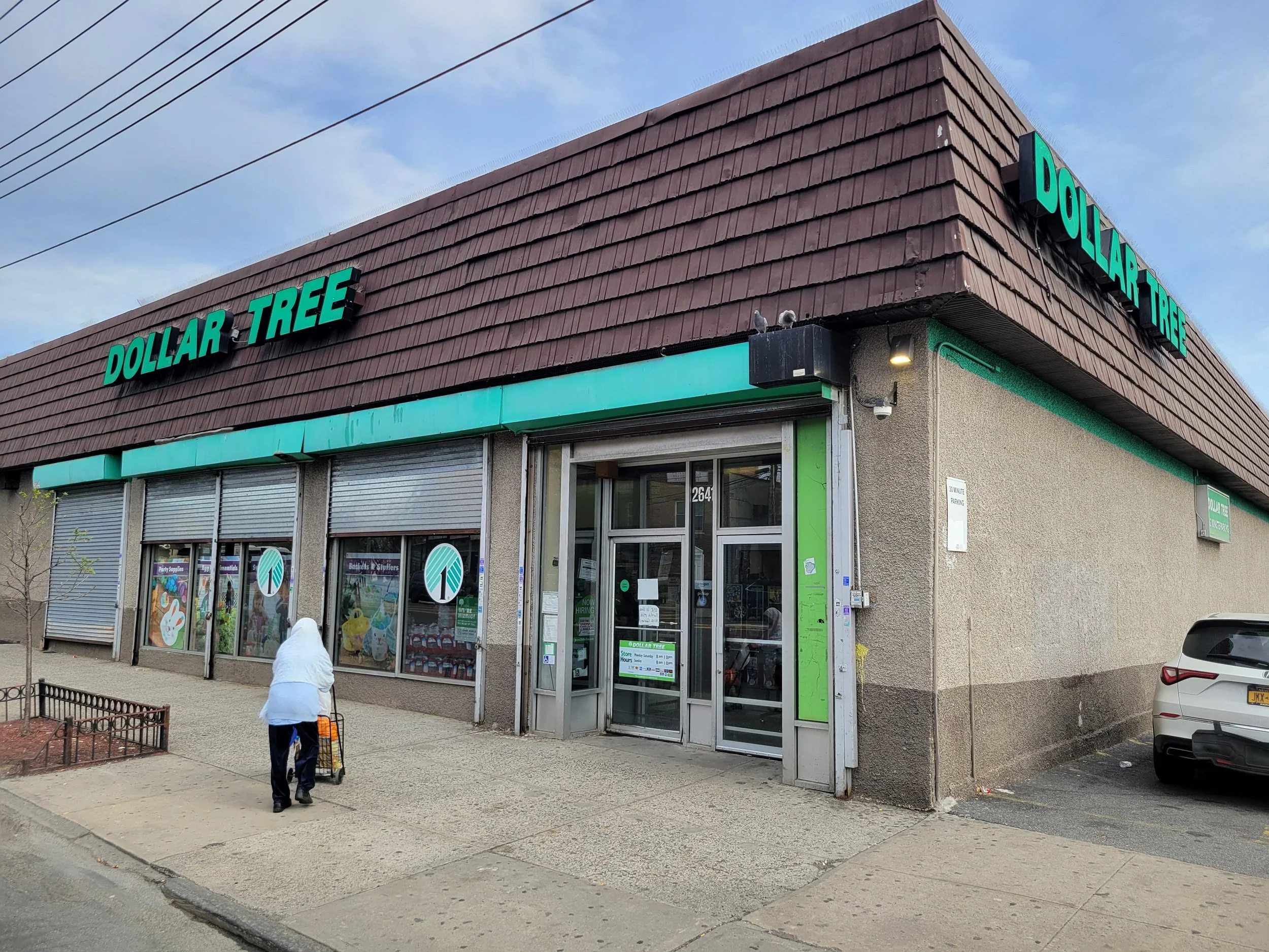 Image of Dollar Tree store front in the Bronx, New York