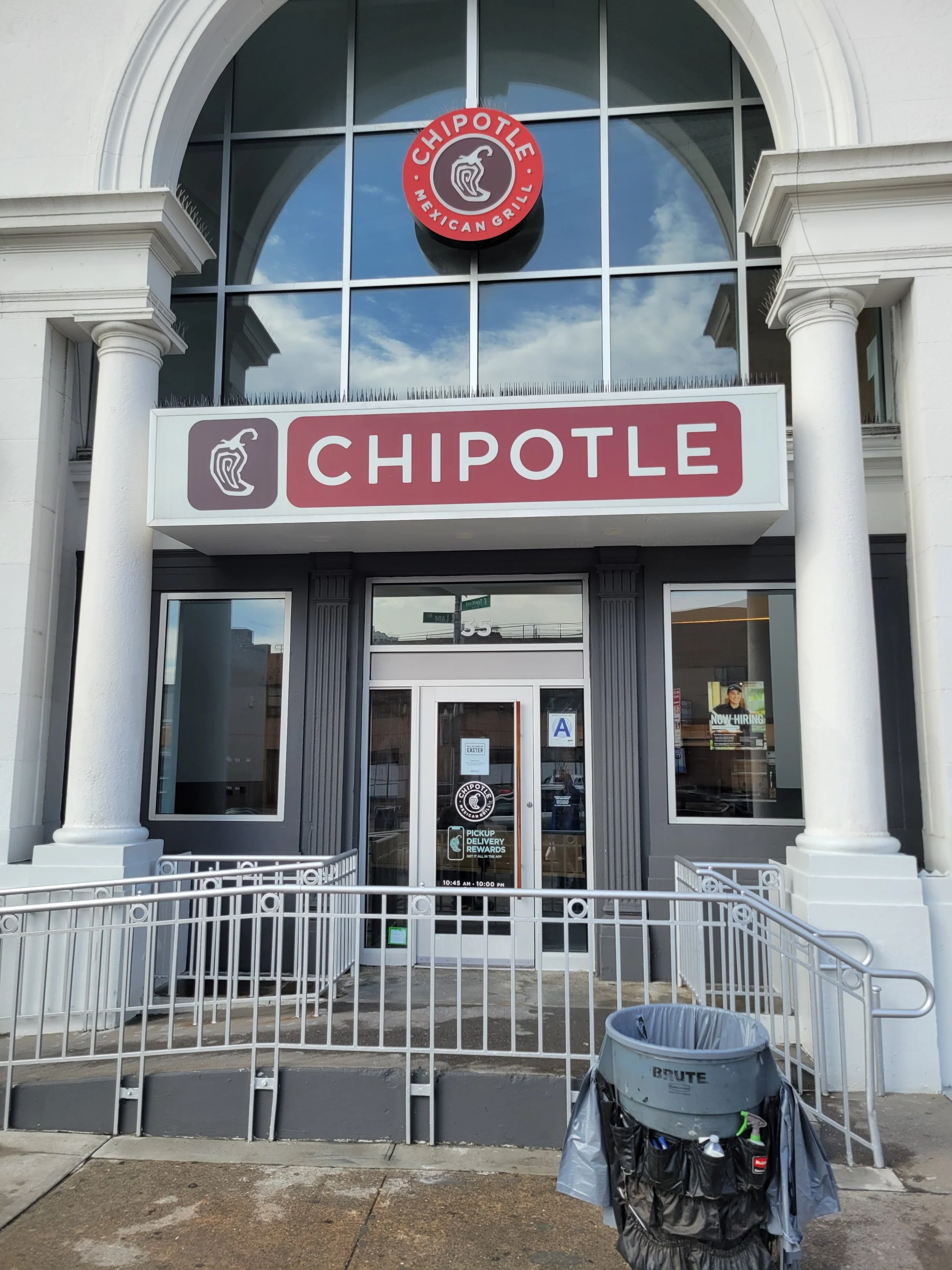 Image of Chipotle restaurant front in the bronx New York