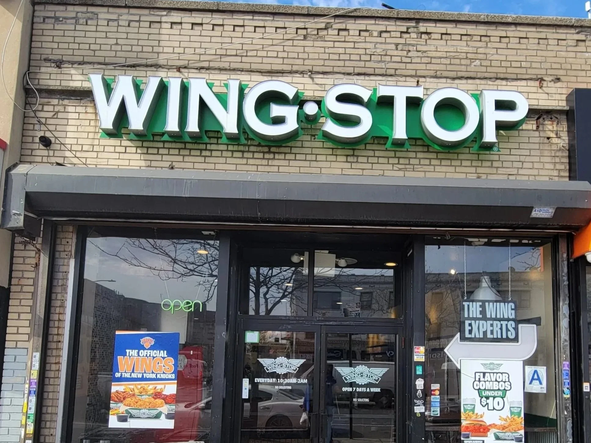 Image of Wing Stop restaurant storefront
