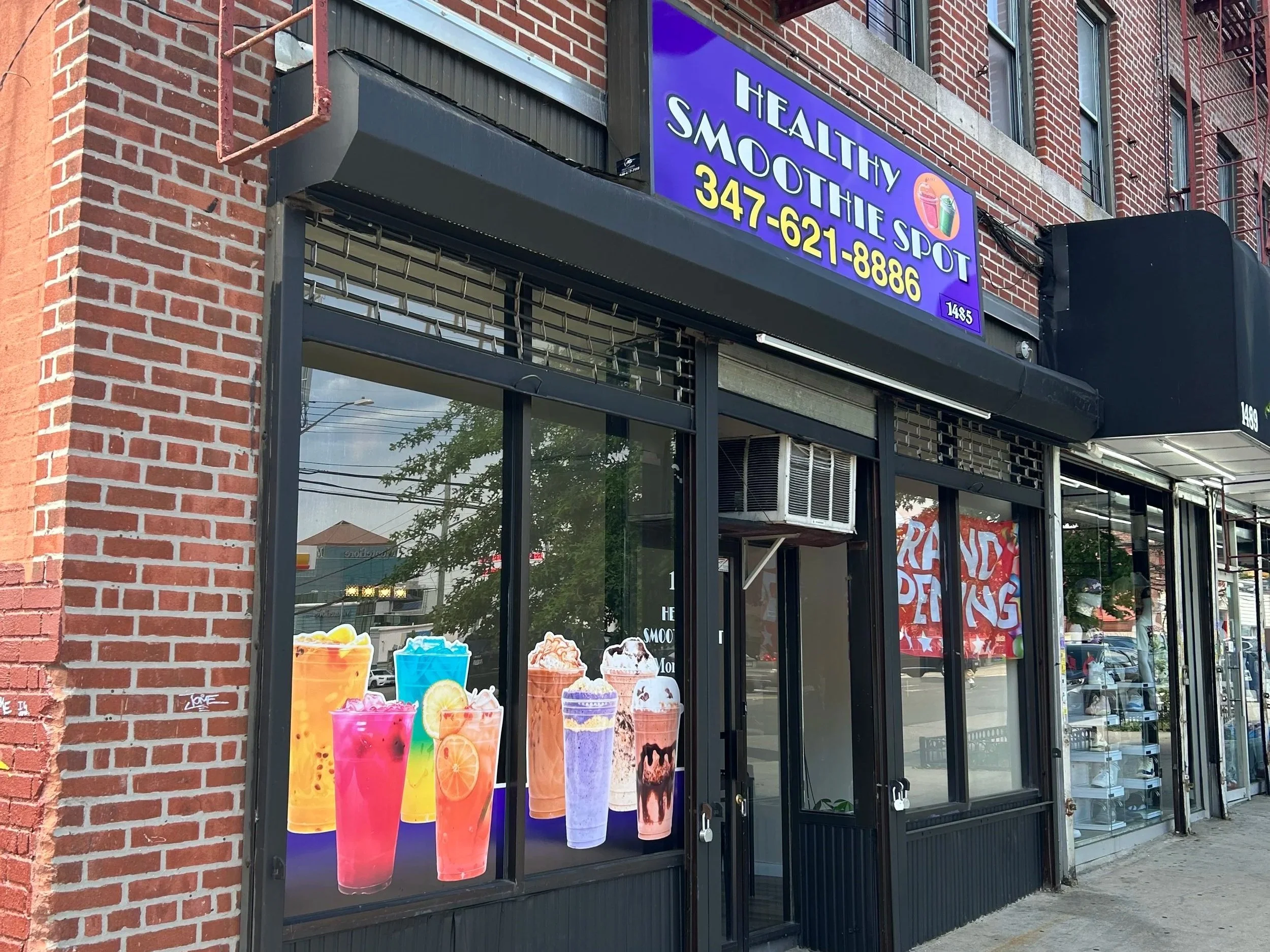 Image of Healthy Smoothie Spot store front in the Bronx, New York