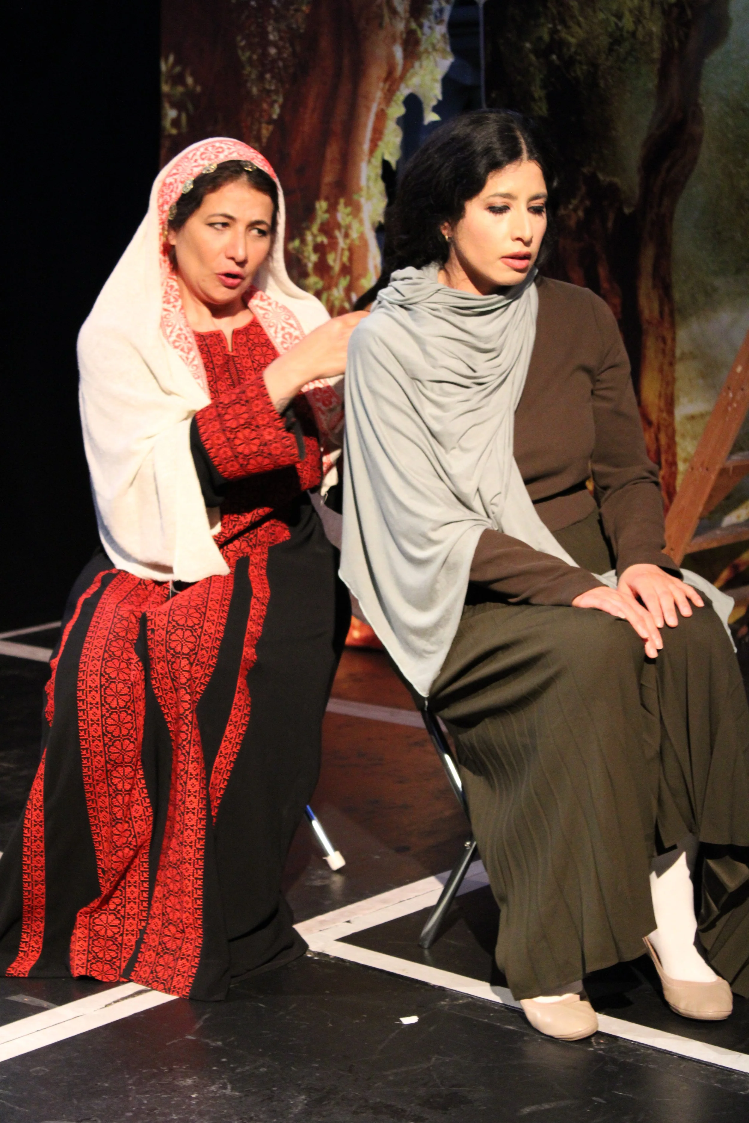 Fatima (Inji El Gammal) and Rashida (Maya Koshaba)