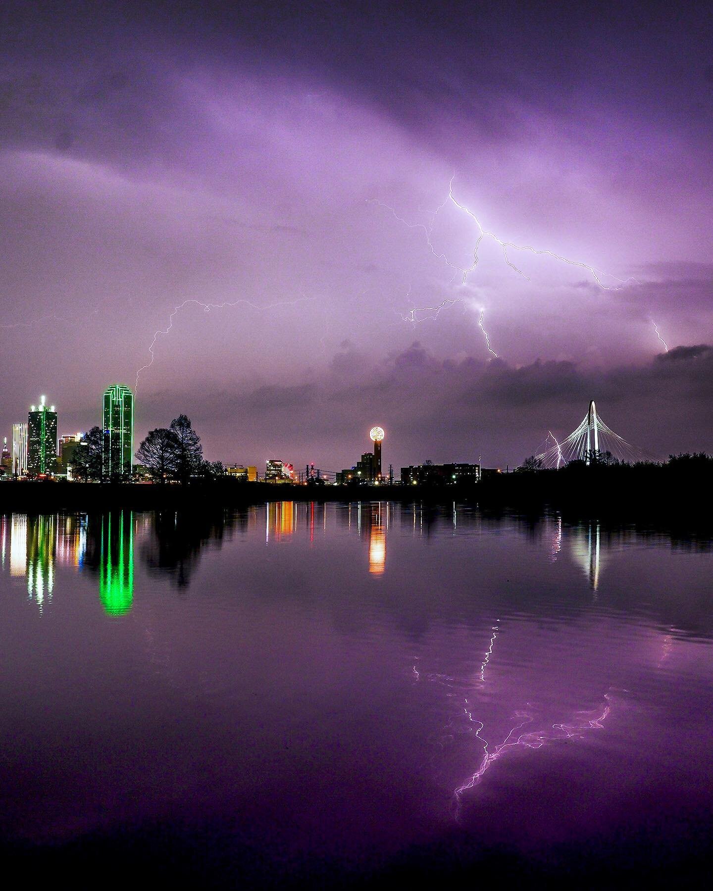 My mind is a minefield full of metaphors. Watch your step.

#dallas #dallastexas #igtexas #txwx #texas #storm #stormchasing #dallasskyline #downtowndallas #lightning #lightningphotography