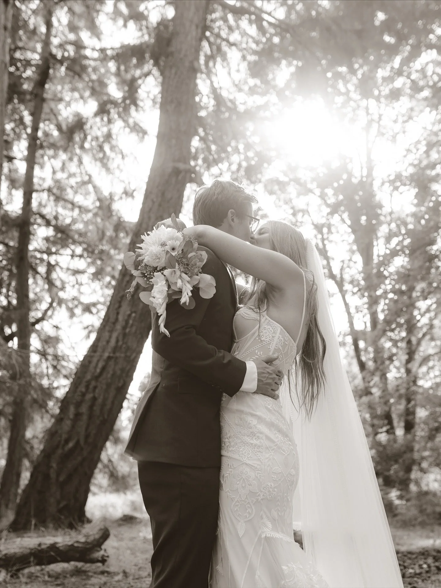 Some of the many beautiful moments from Becca and Taylor&rsquo;s wedding day @superior_farms in #lantzville 
*
*
*
#weddingphotographer #victoriabc #victoriabcwedding #yyjweddings #vancouverisland #weddingsvancouver #bcweddings #couplesphotography #w